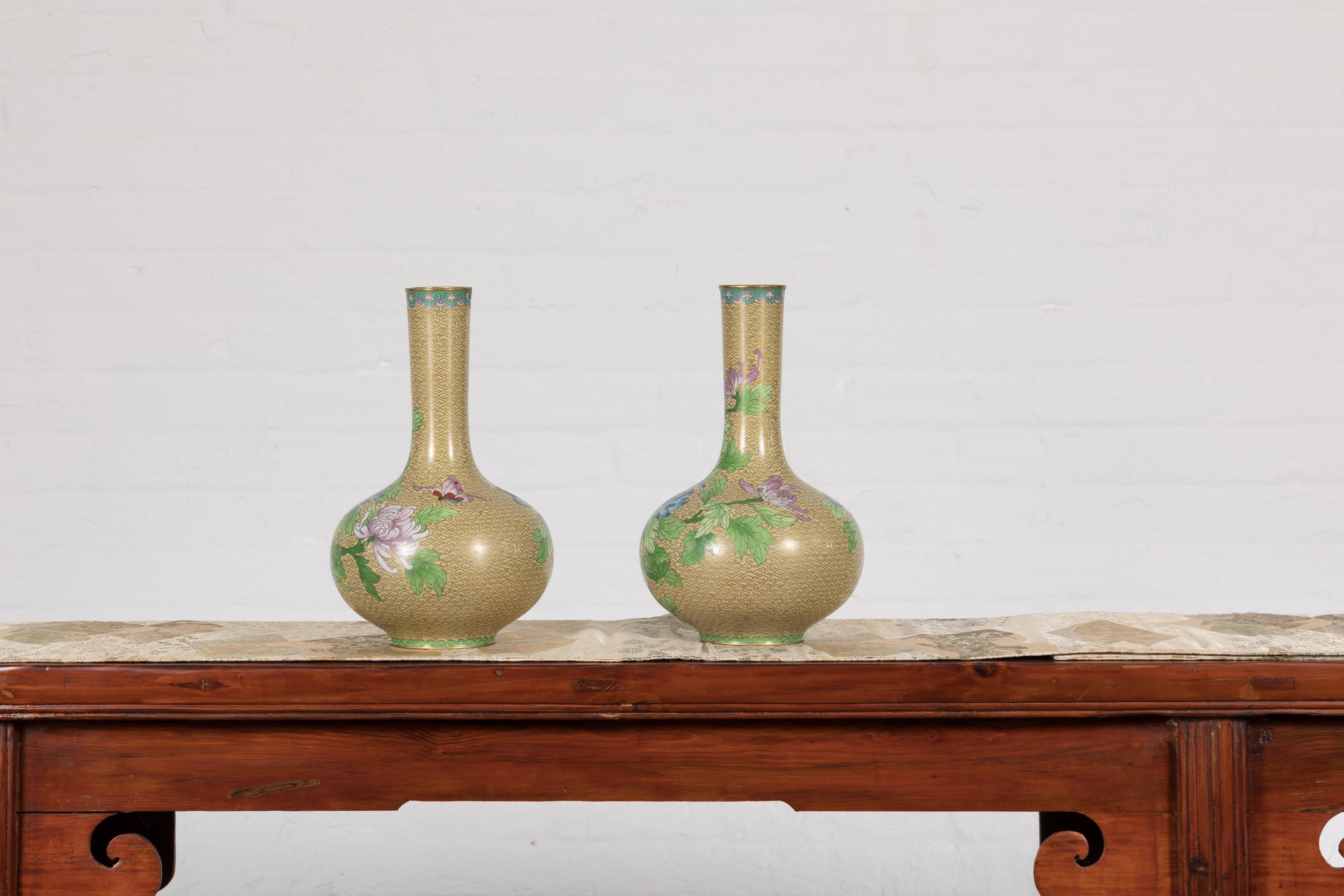 Vintage Pair of Floral Chinese Vases For Sale 8