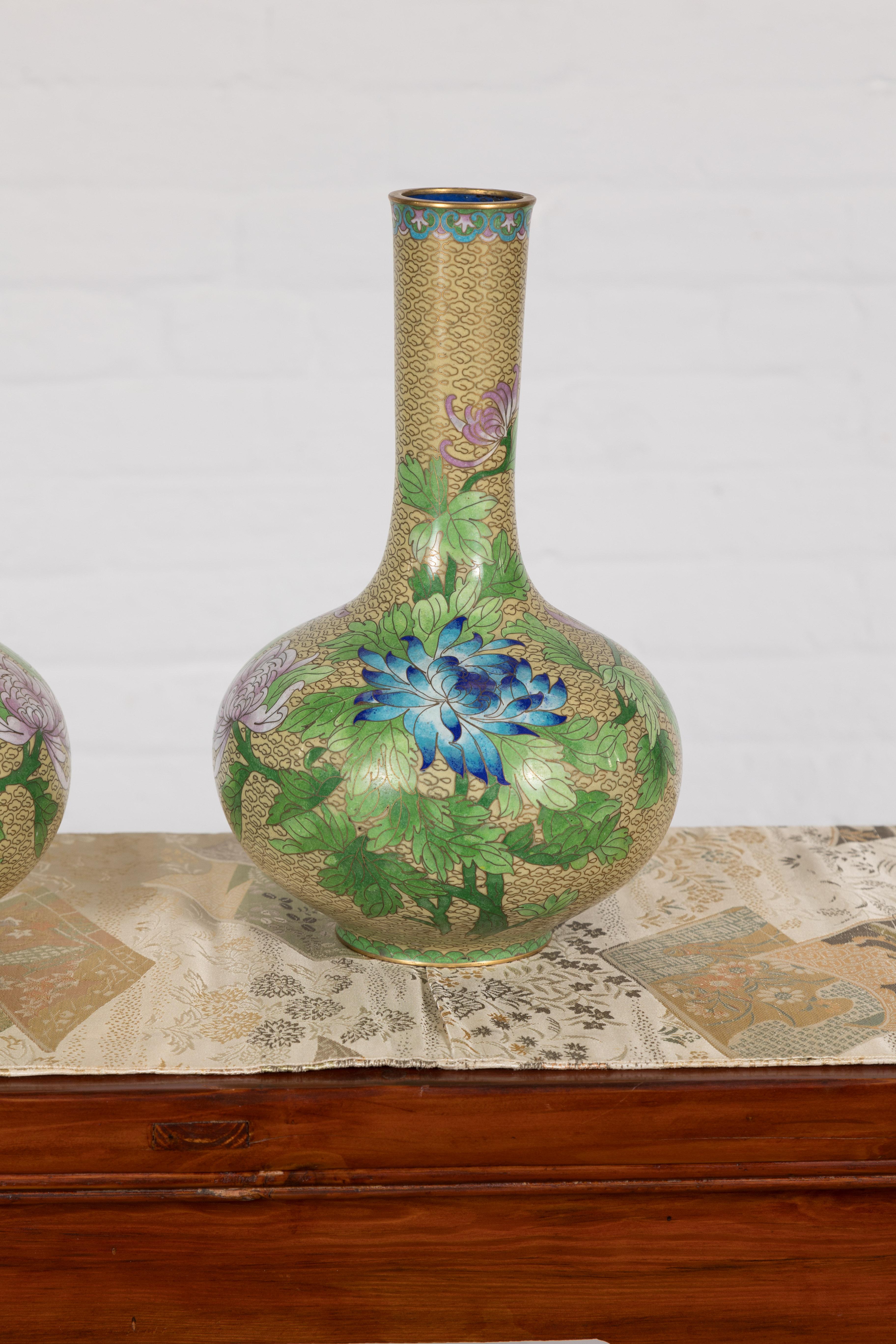 20th Century Vintage Pair of Floral Chinese Vases For Sale