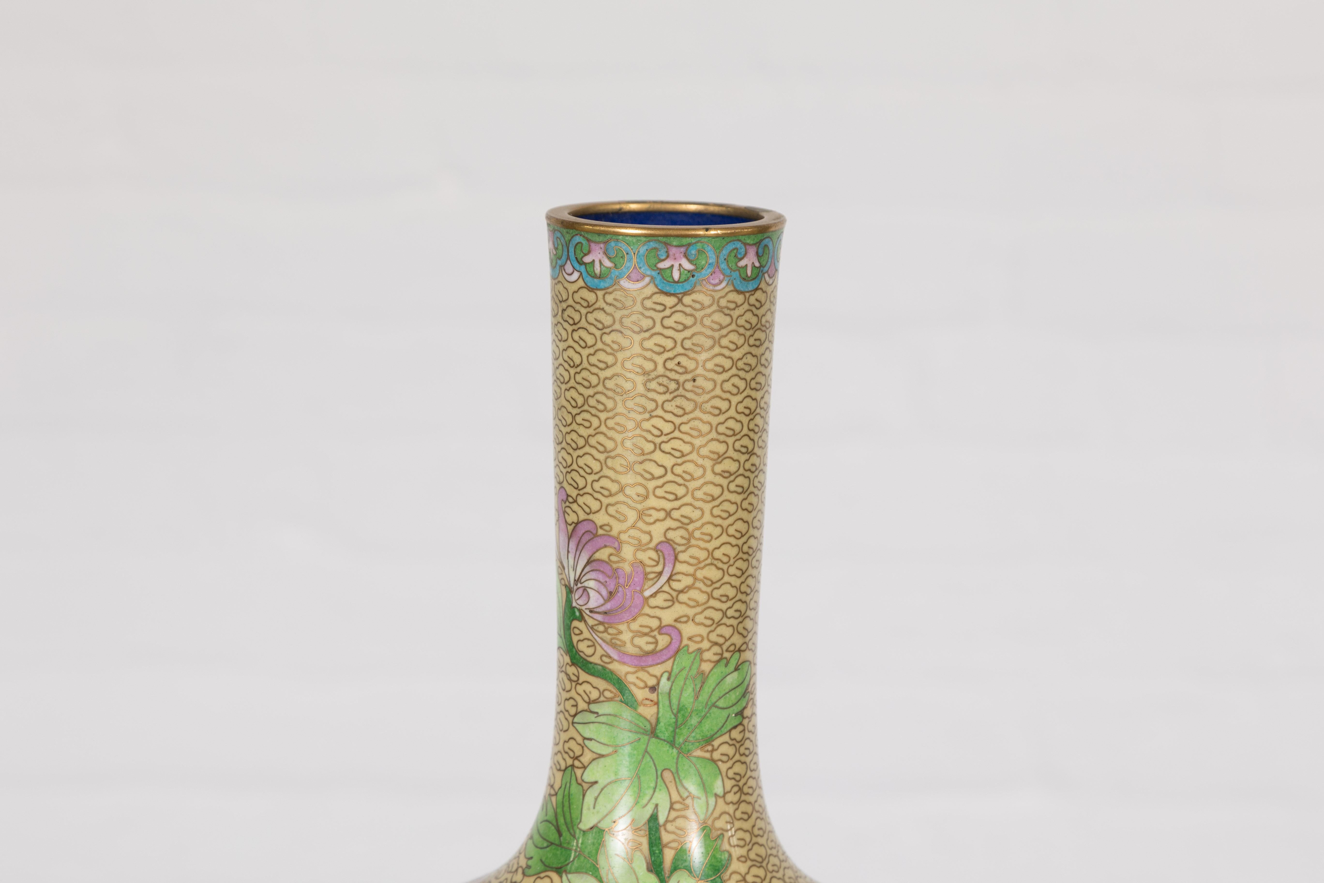 Laiton Paire de vases chinois à fleurs vintage en vente