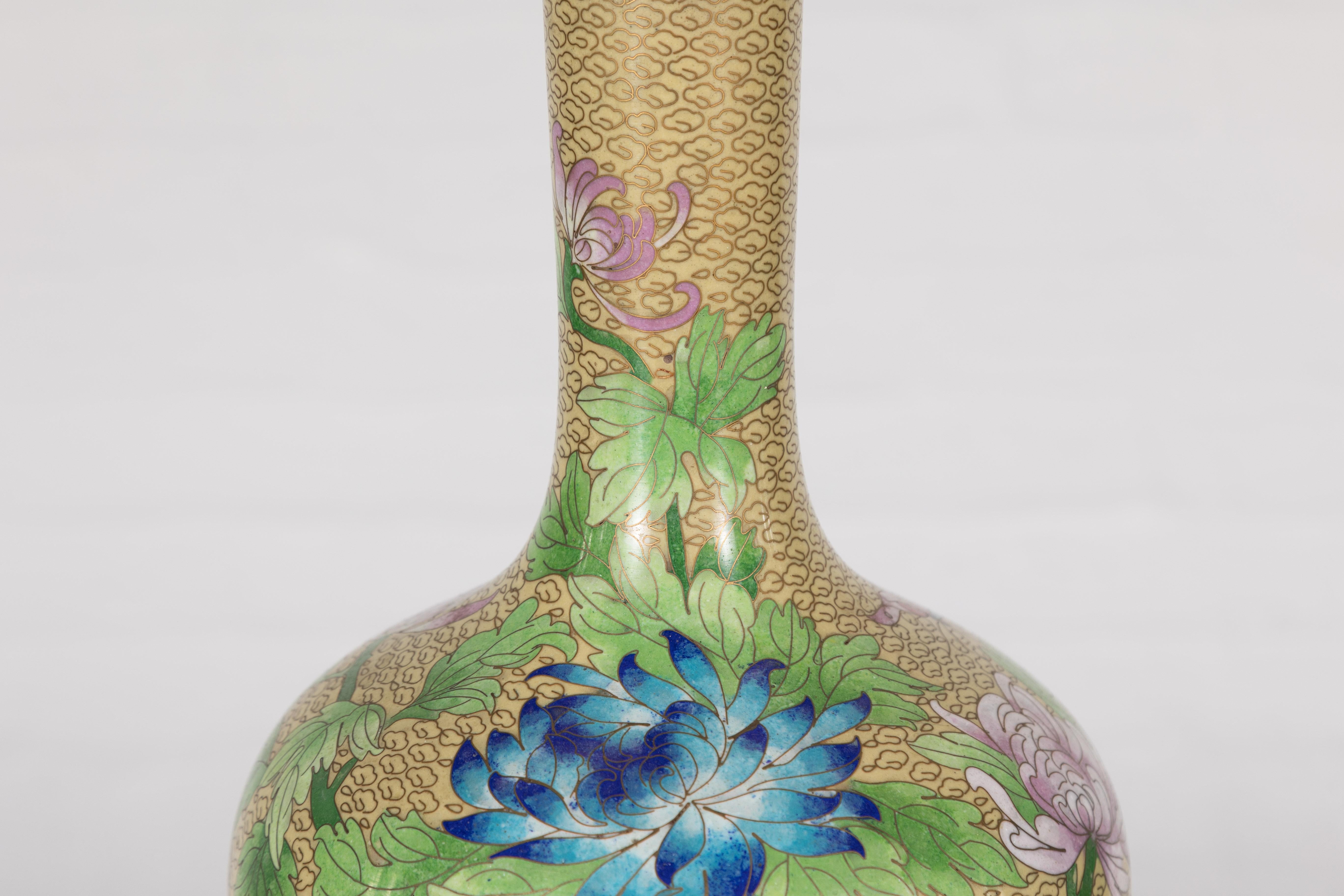Paire de vases chinois à fleurs vintage en vente 1