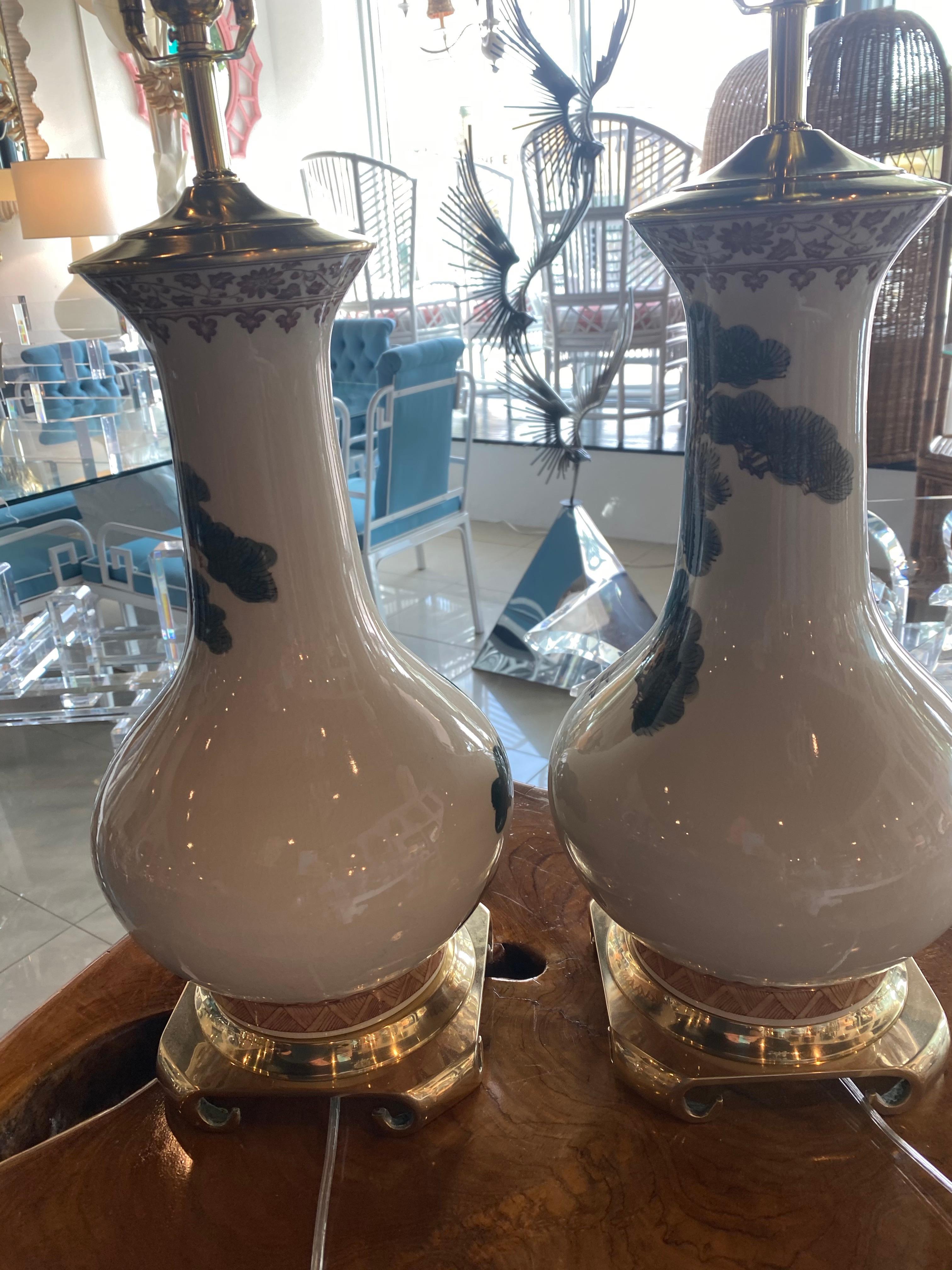 Vintage Pair of Chinoiserie Pagoda Ceramic Table Lamps Brass Newly Wired 3