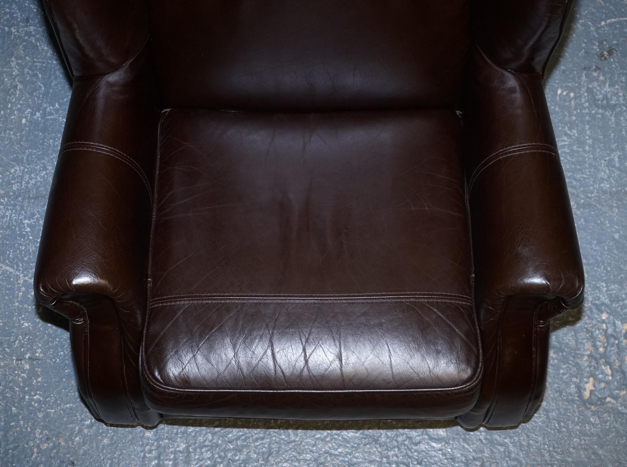 ViNTAGE PAIR OF CHOCOLATE BROWN LEATHER WINGBACK CHAIRS For Sale 2