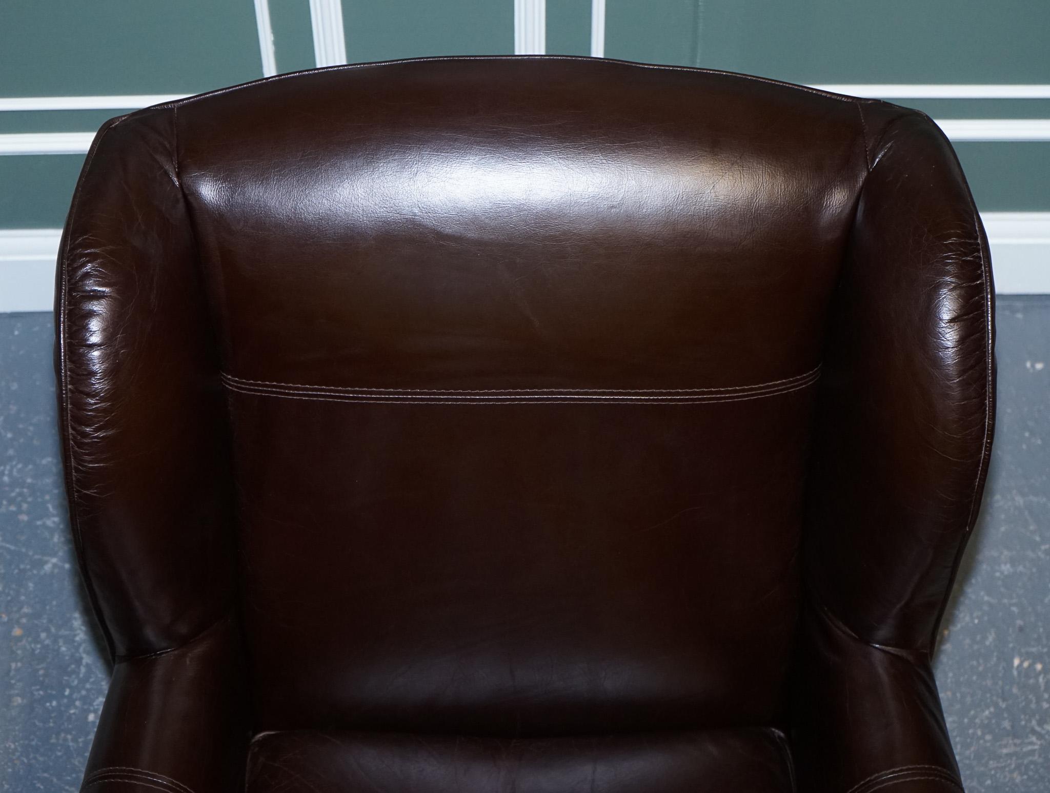 ViNTAGE PAIR OF CHOCOLATE BROWN LEATHER WINGBACK CHAIRS For Sale 3