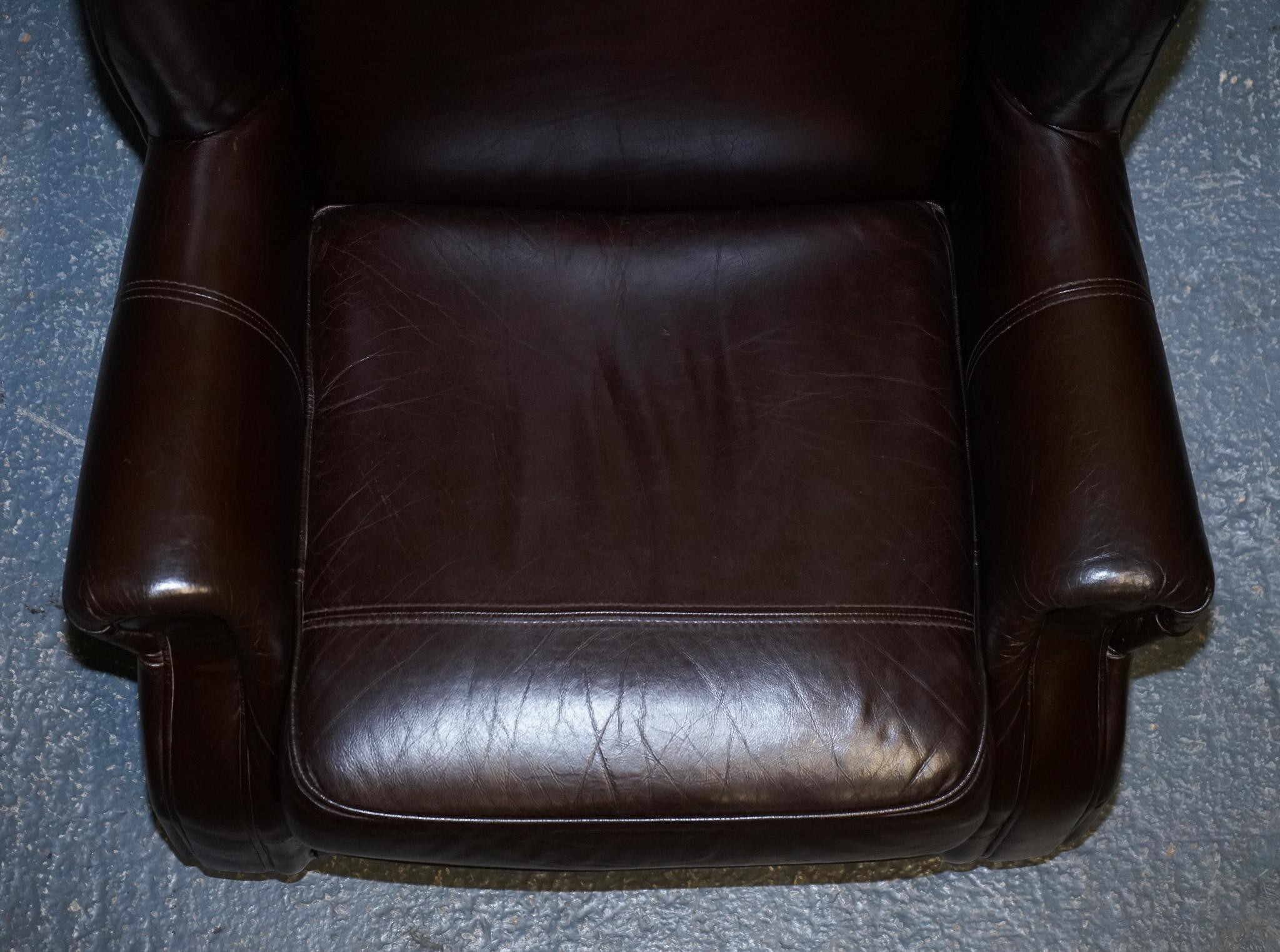 ViNTAGE PAIR OF CHOCOLATE BROWN LEATHER WINGBACK CHAIRS For Sale 4