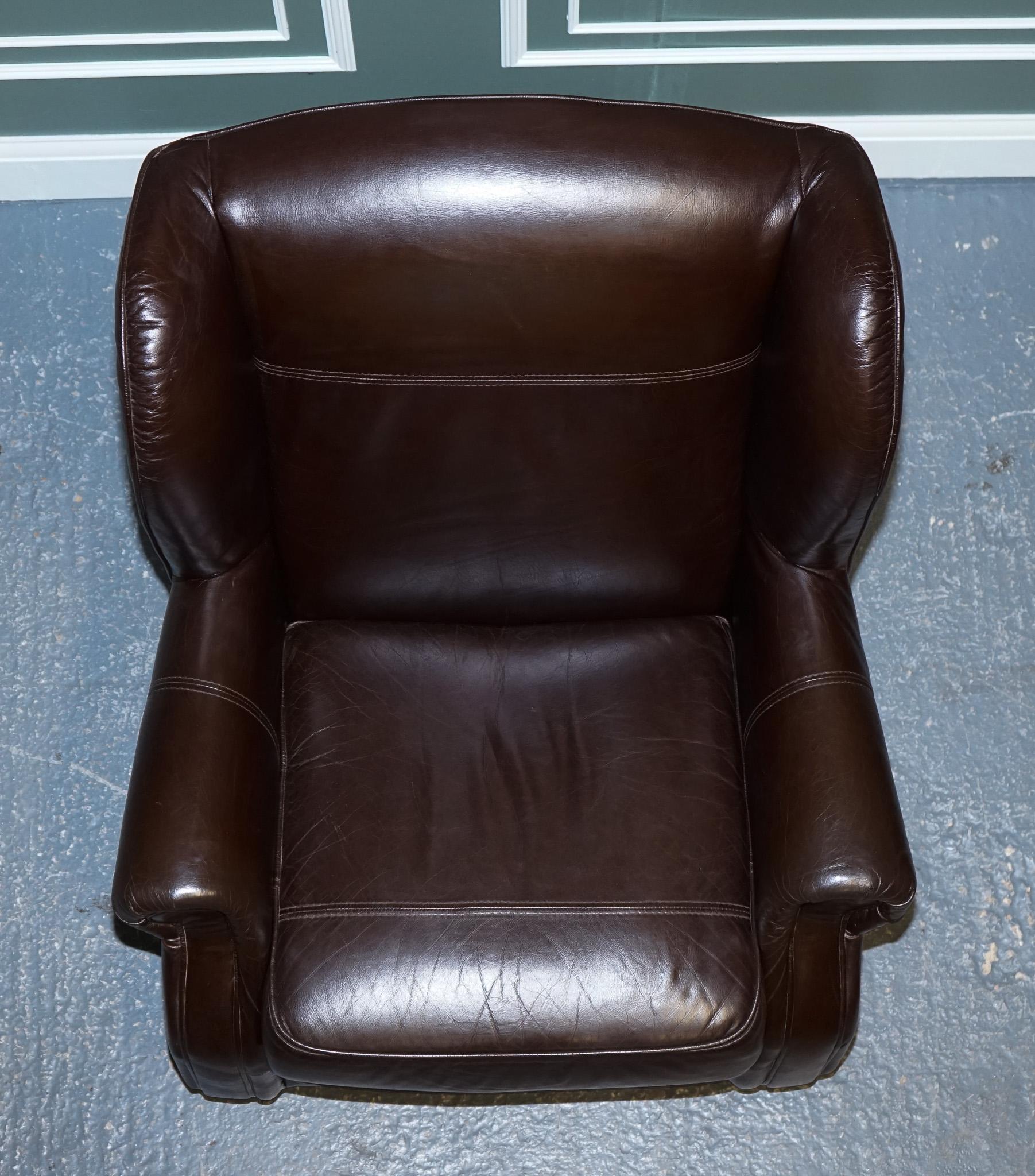 ViNTAGE PAIR OF CHOCOLATE BROWN LEATHER WINGBACK CHAIRS For Sale 5