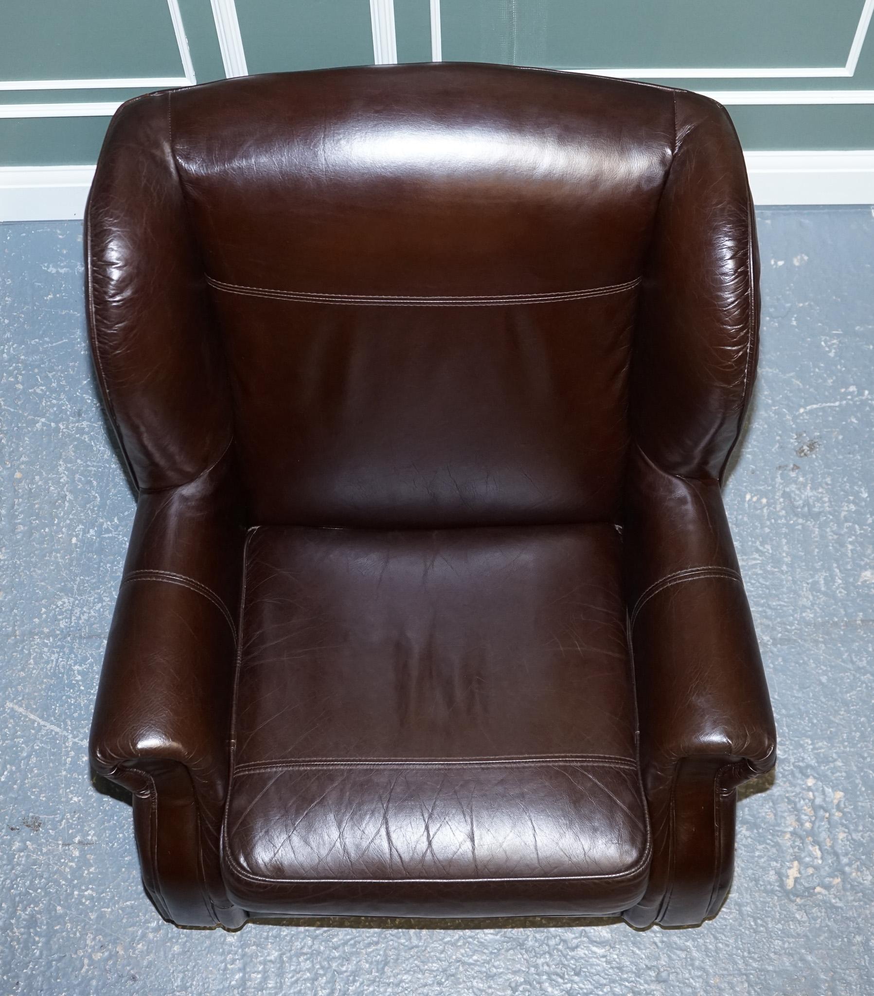 ViNTAGE PAIR OF CHOCOLATE BROWN LEATHER WINGBACK CHAIRS For Sale 7