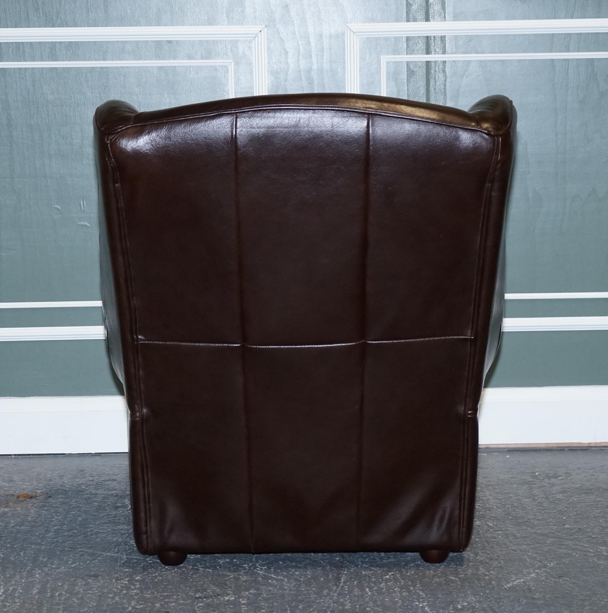 ViNTAGE PAIR OF CHOCOLATE BROWN LEATHER WINGBACK CHAIRS For Sale 9