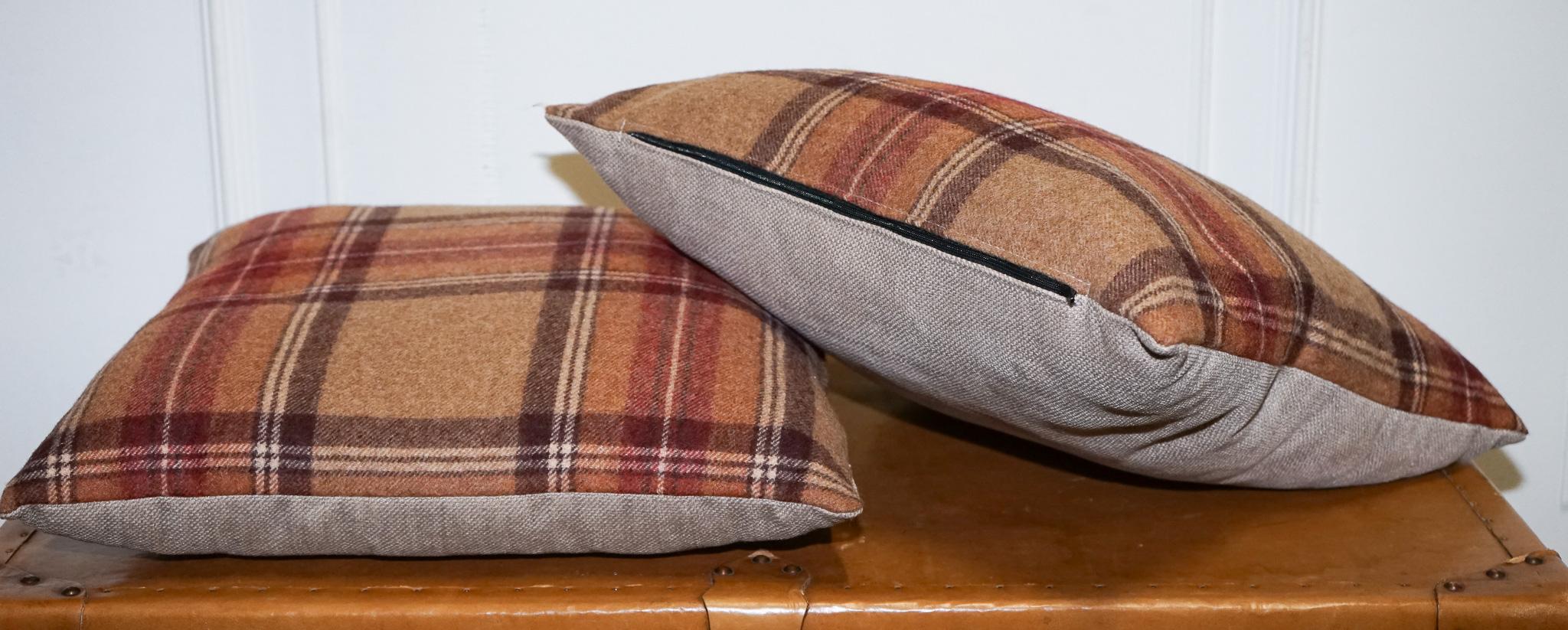 Antiquariato di Londra



Una bella coppia di cuscini, ideali per divani, poltrone, cuscini decorativi sul letto o in qualsiasi altro luogo. 
Prima di procedere all'acquisto, esamina attentamente le immagini per verificarne le condizioni, in quanto