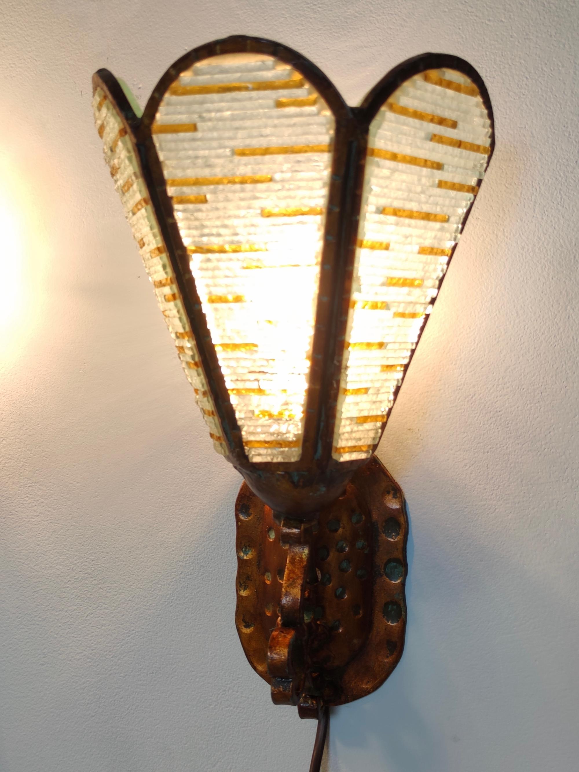 Vintage Pair of Copper and Murano Glass Appliques / Wall Lights, Italy In Good Condition For Sale In Bresso, Lombardy