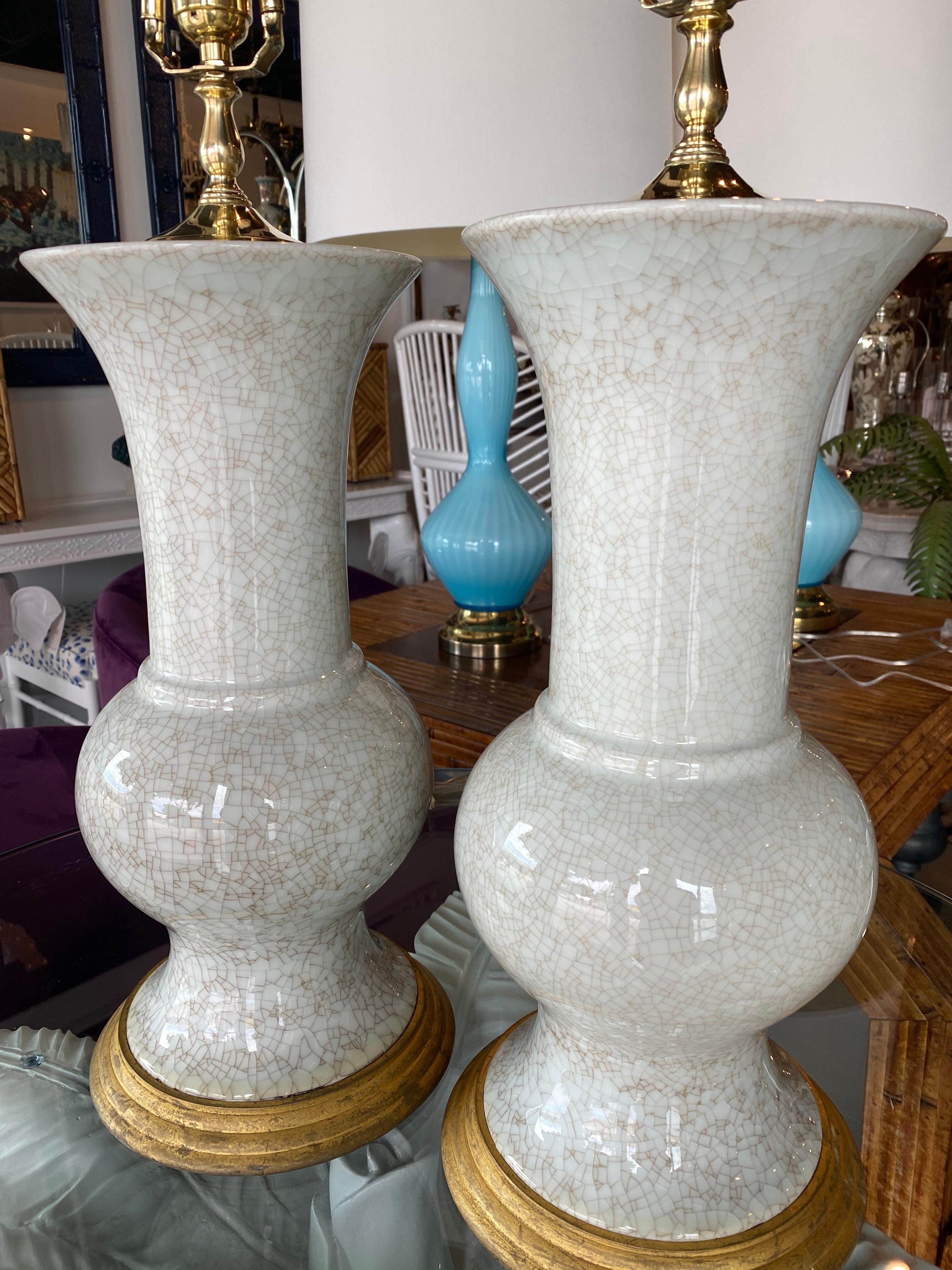 Vintage Pair of Crackle Glaze Ceramic Table Lamps Brass Palm Beach Breakers 1