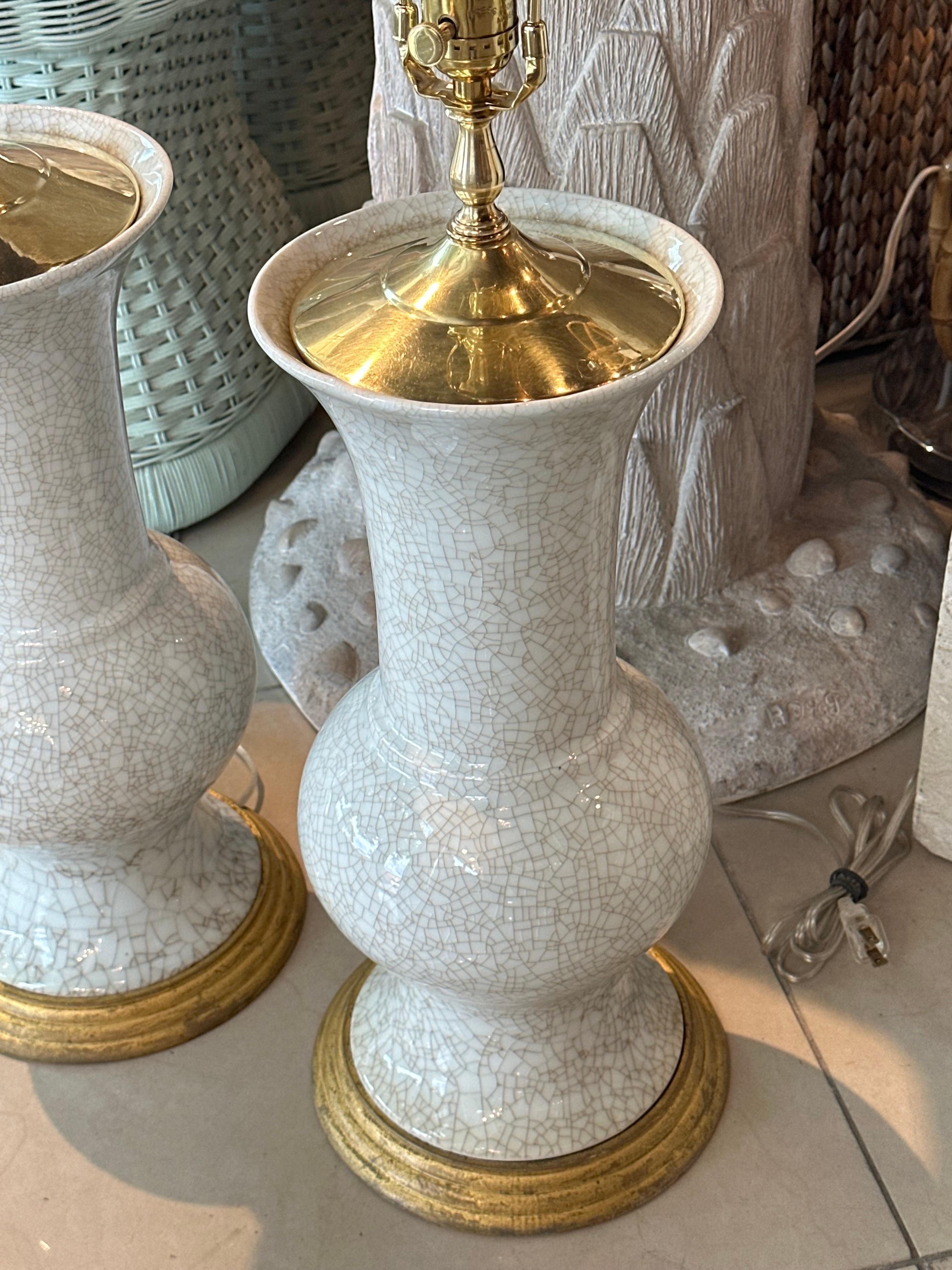 Vintage Pair of Crackle Glaze Ceramic Table Lamps Brass Palm Beach Newly Wired 1