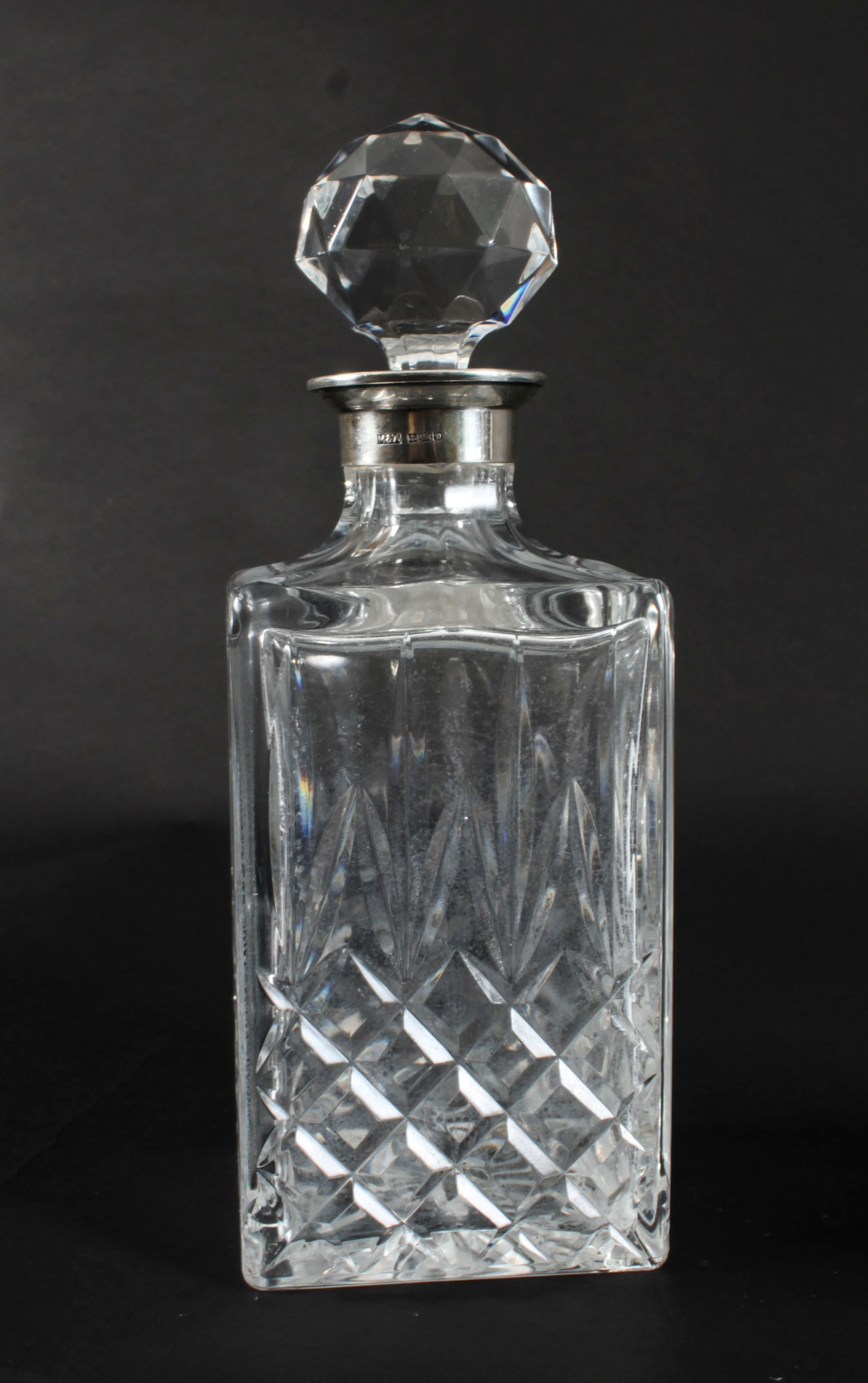 English Vintage Pair of Cut Crystal Glass Liqueur Decanters Birmingham 1978 20th C For Sale