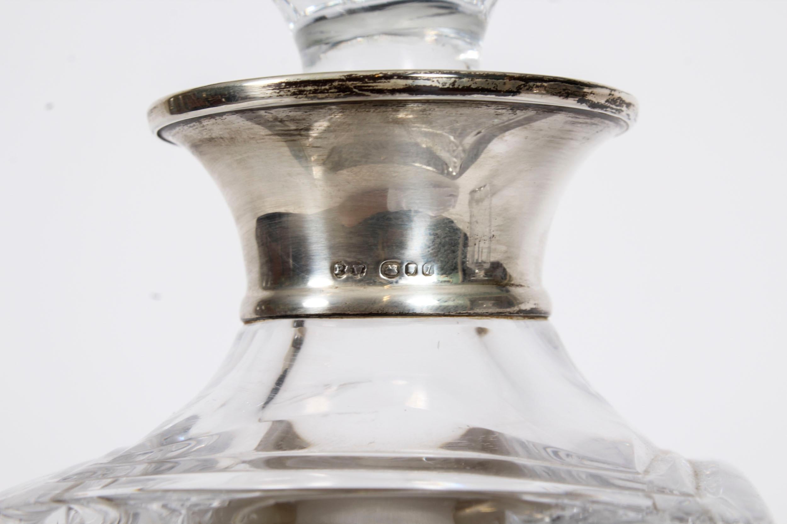 Pareja vintage de decantadores de cristal tallado con montura de plata Londres, 1966 en Bueno Estado en London, GB