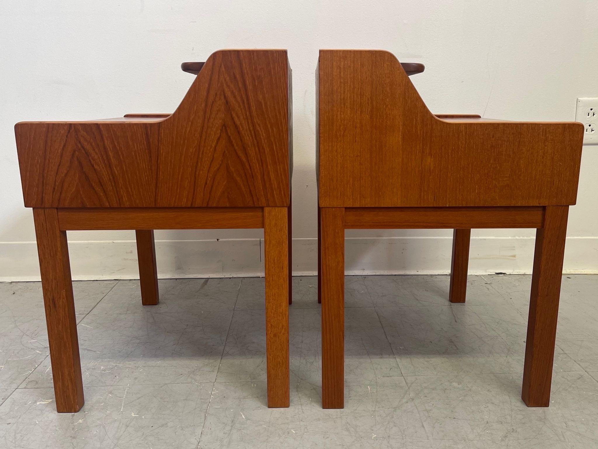 Vintage Pair of Danish Modern Petite Teak End Tables For Sale 5