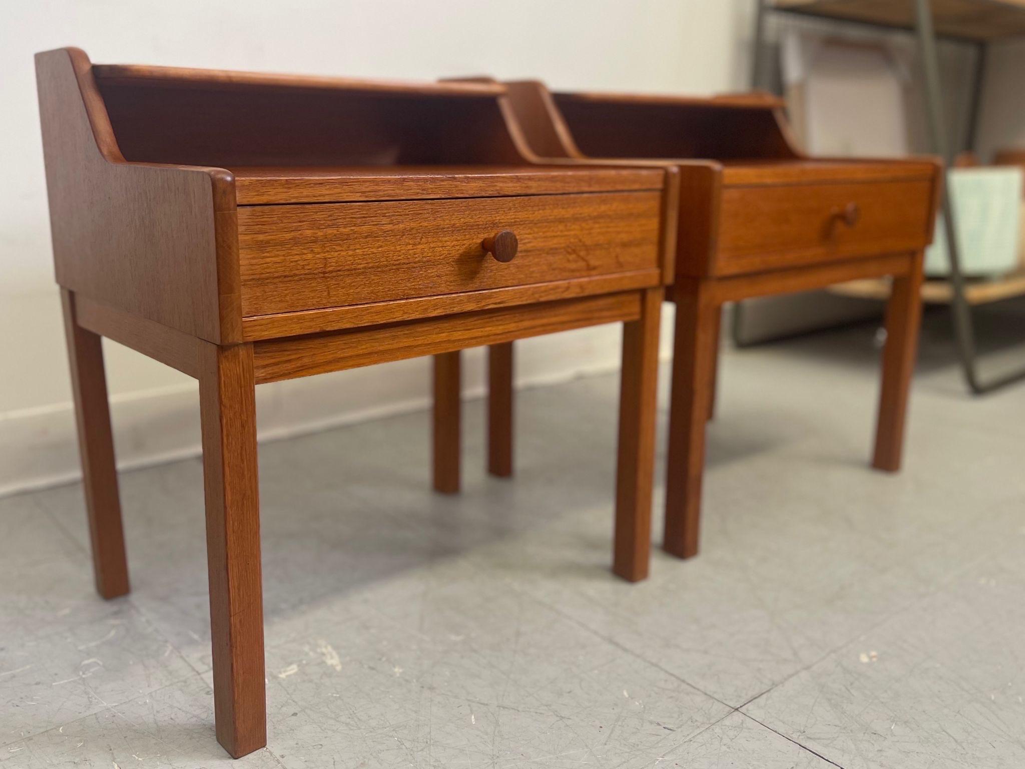 Vintage Pair of Danish Modern Petite Teak End Tables In Good Condition For Sale In Seattle, WA