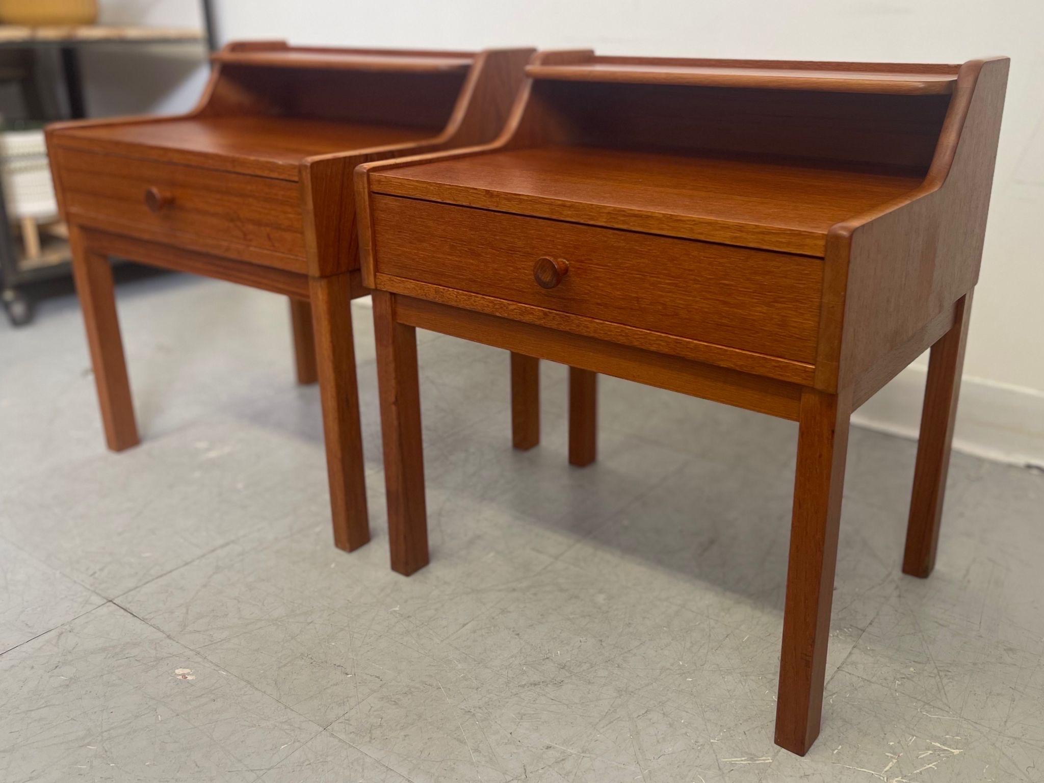Late 20th Century Vintage Pair of Danish Modern Petite Teak End Tables For Sale