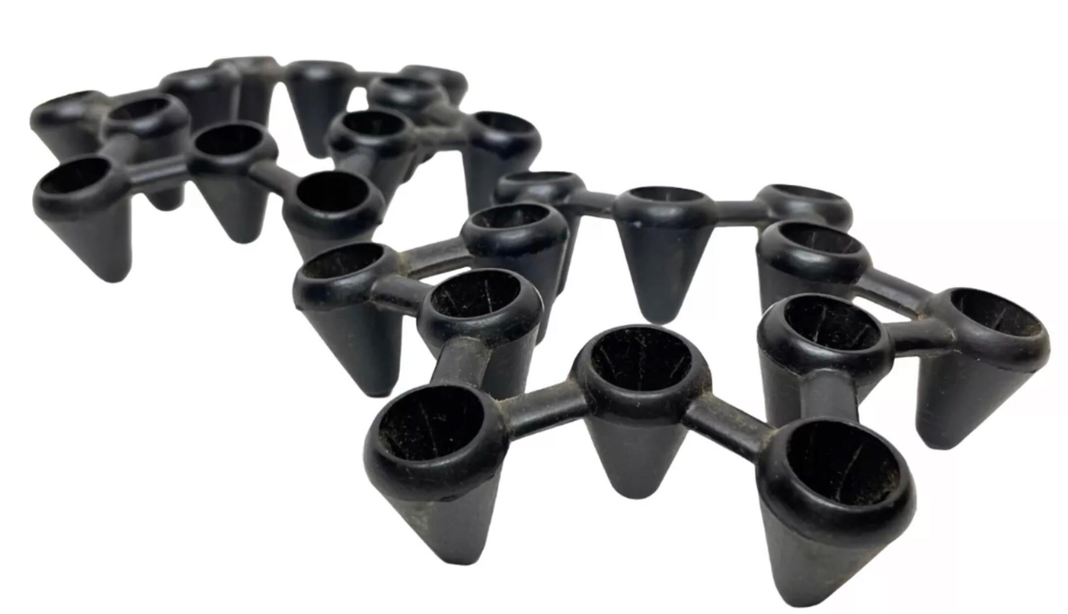Coppia di portacandele a ragno moderni danesi d'epoca in stile Jens Quistgaard Dansk


Coppia di candelabri a ragno in stile danese moderno degli anni '60 di Jens Quistgaard. Ogni supporto può contenere 12 ceri lunghi e sottili in stile danese.