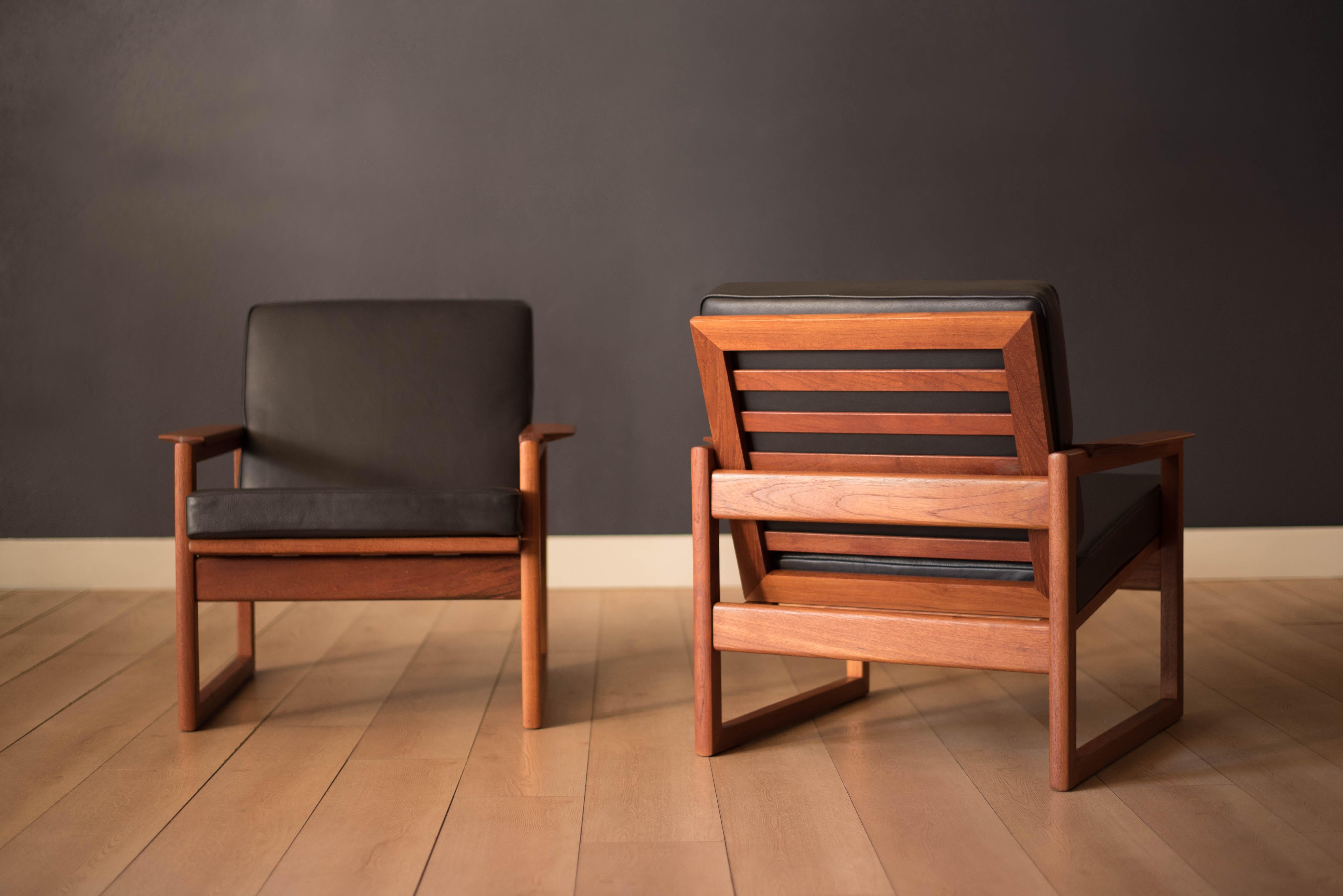 Vintage Pair of Danish Teak and Black Leather Lounge Chairs by Sven Ellekjaer 3