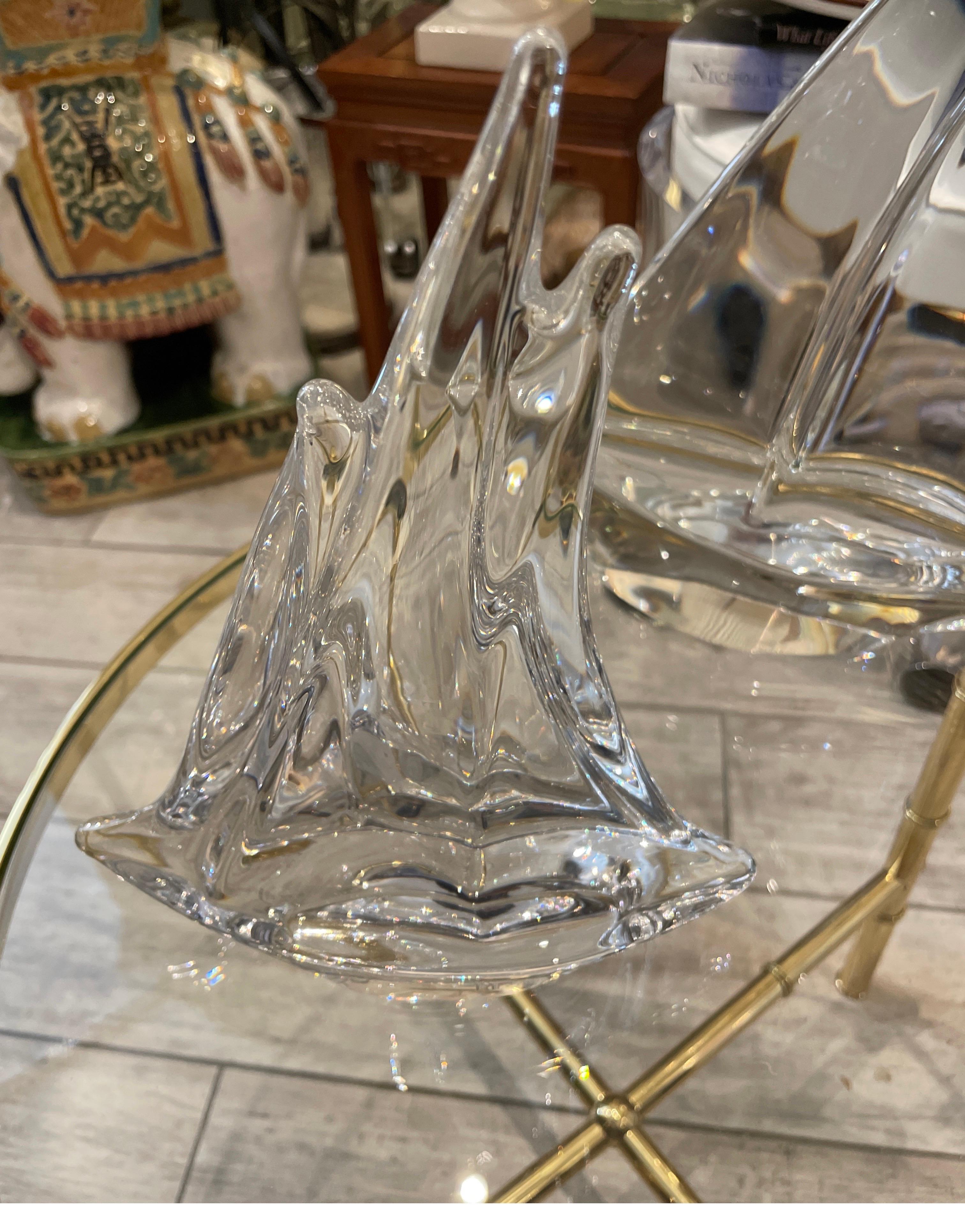 Français Paire de sculptures de voiliers en cristal de Daum en vente