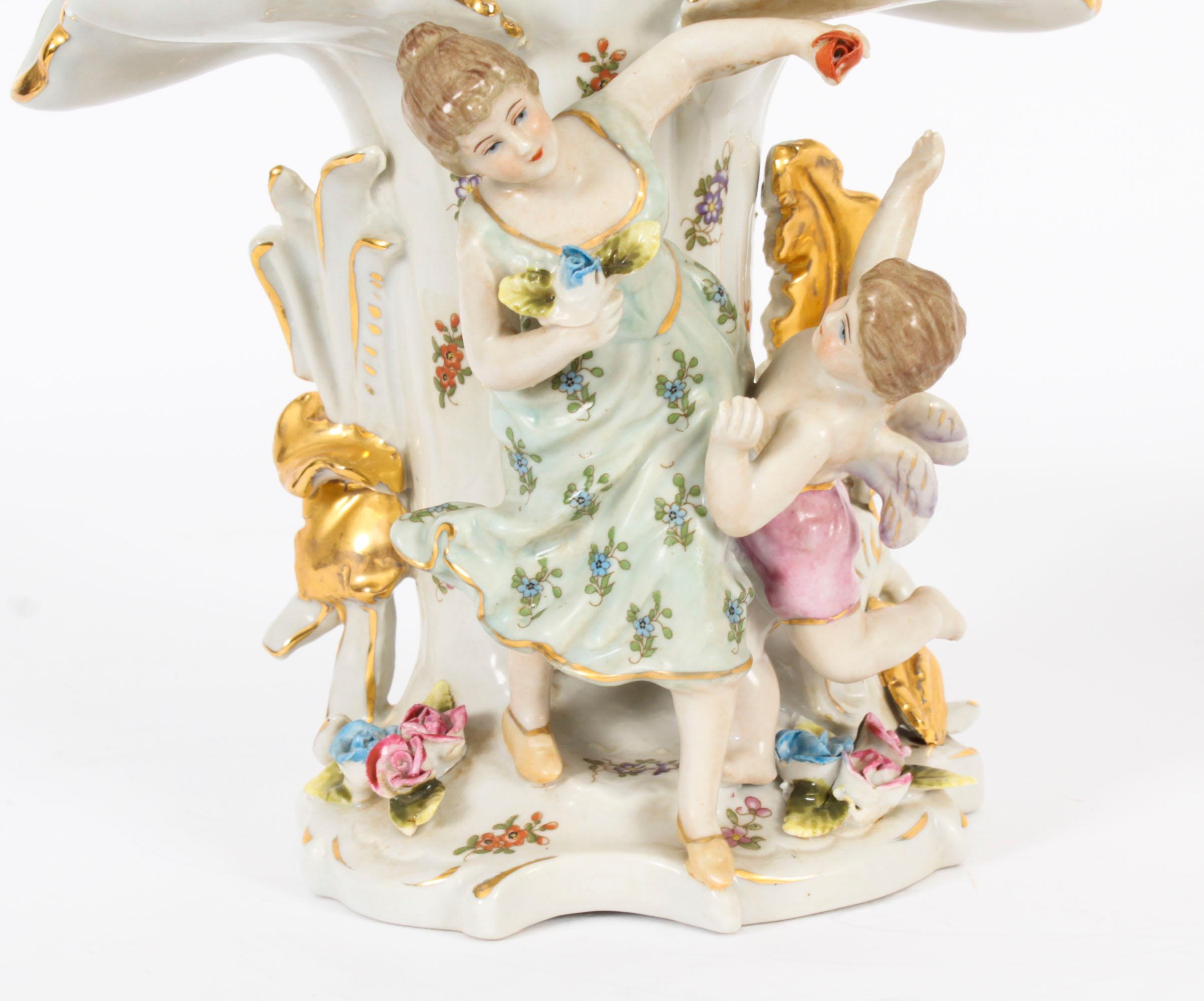 Tedesco Coppia vintage di deliziosi vasi da notte in porcellana Dresden Porcelain del XX secolo in vendita