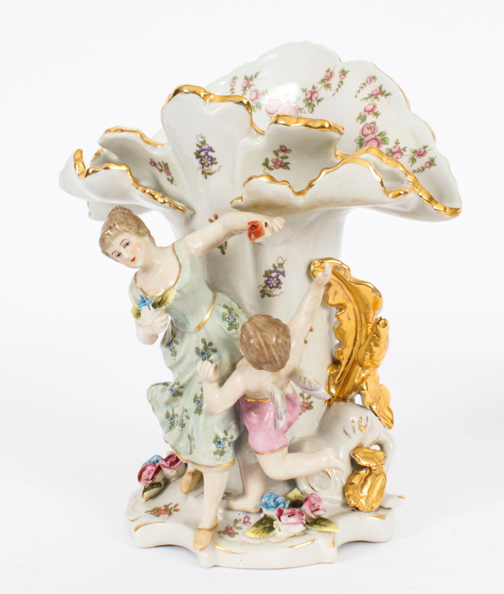 Fine XX secolo Coppia vintage di deliziosi vasi da notte in porcellana Dresden Porcelain del XX secolo in vendita