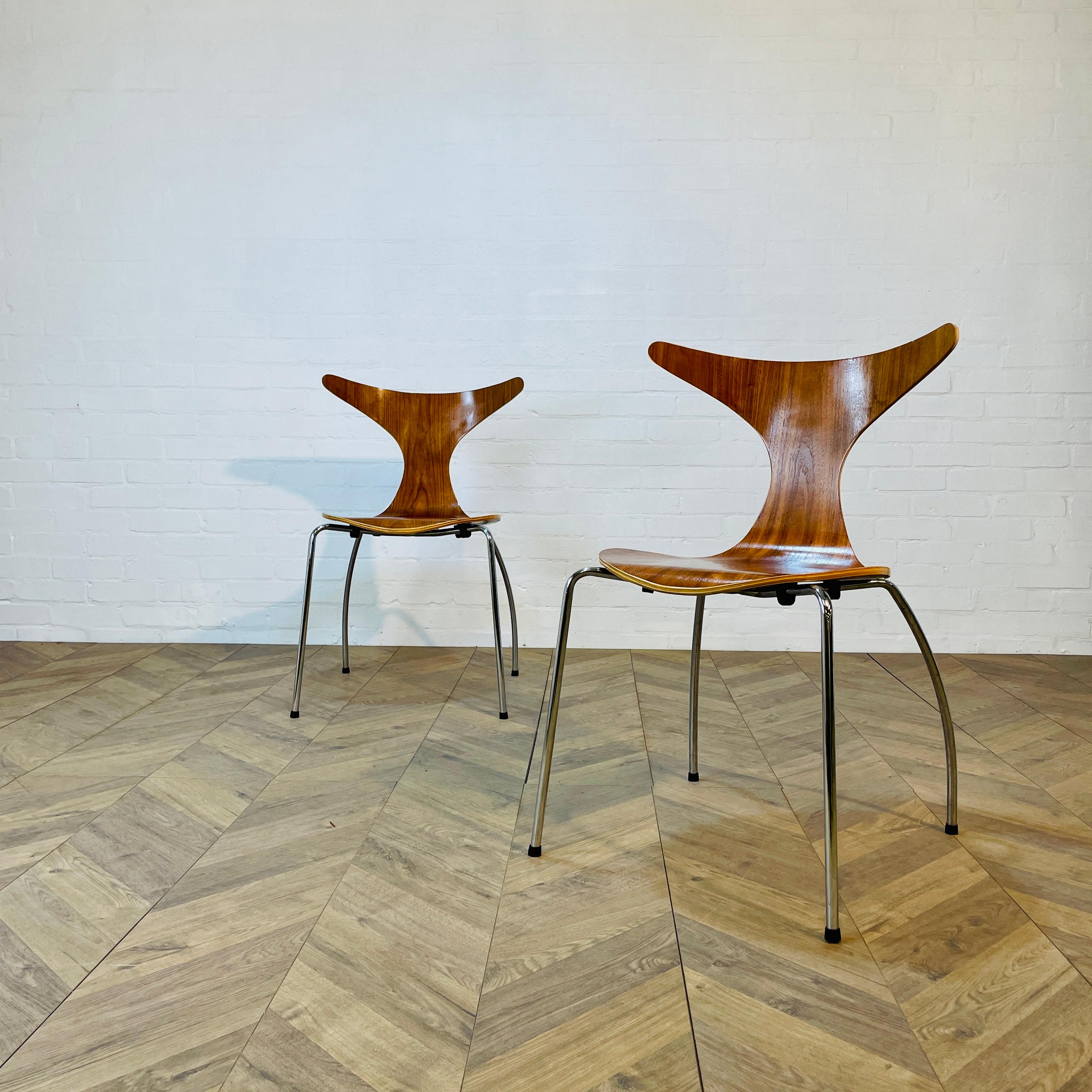 Vintage Pair of 'Dolphin' Stacking Chairs by Bjarke Nielsen for Dan-Form Denmark For Sale 5