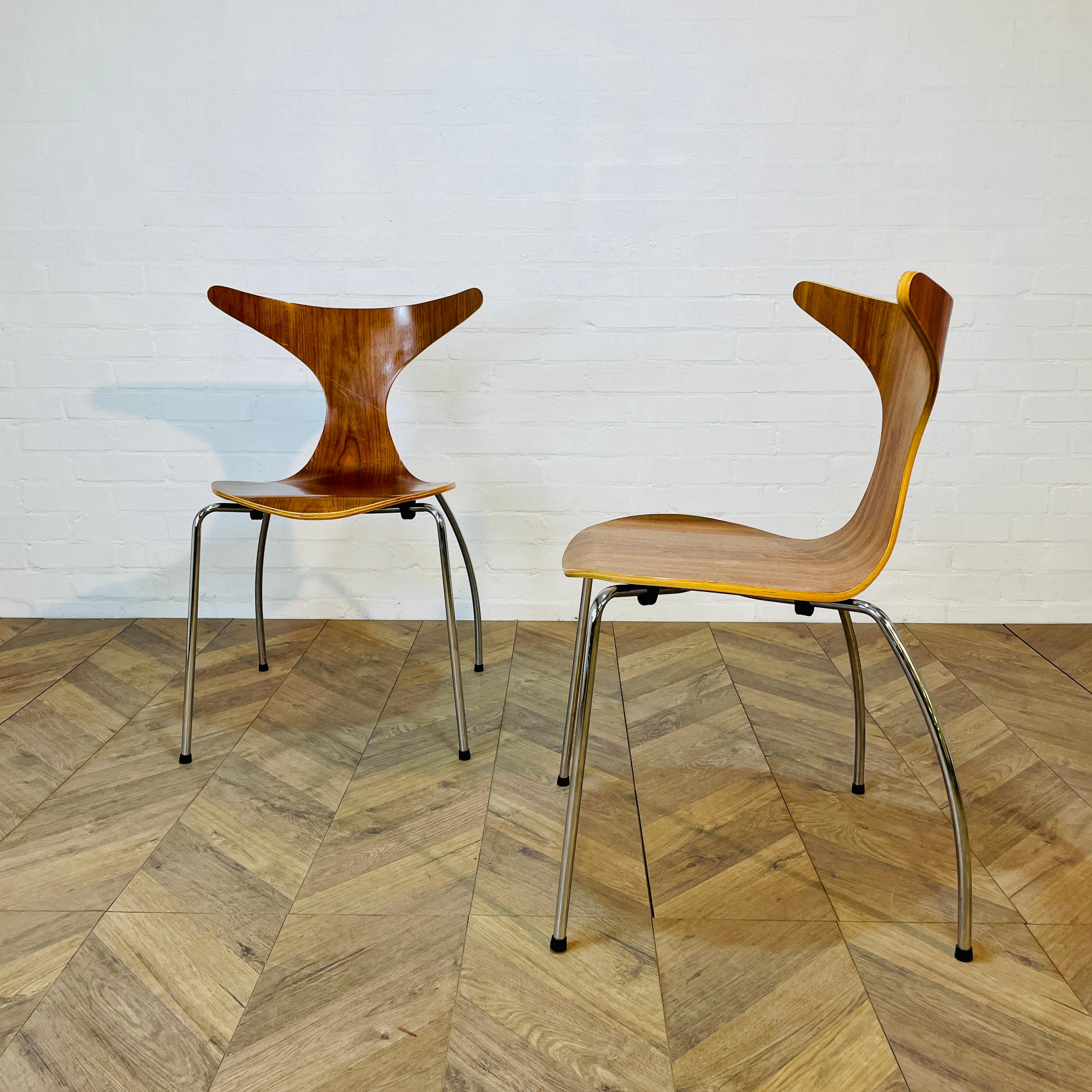 Vintage Pair of 'Dolphin' Stacking Chairs by Bjarke Nielsen for Dan-Form Denmark For Sale 1