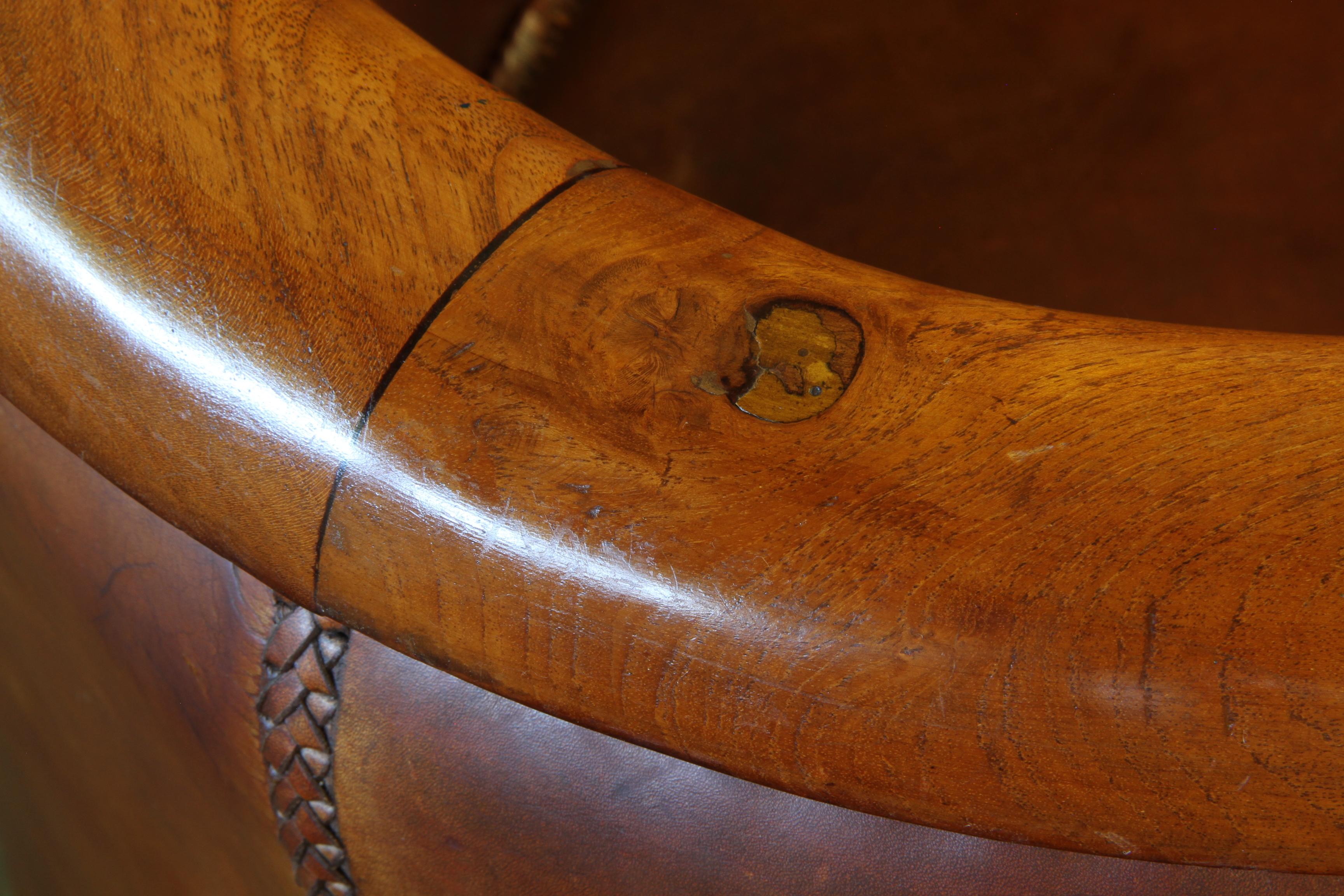 Paire vintage de chaises Club en cuir du début du 20e siècle, Danish Modern Lounge en vente 4