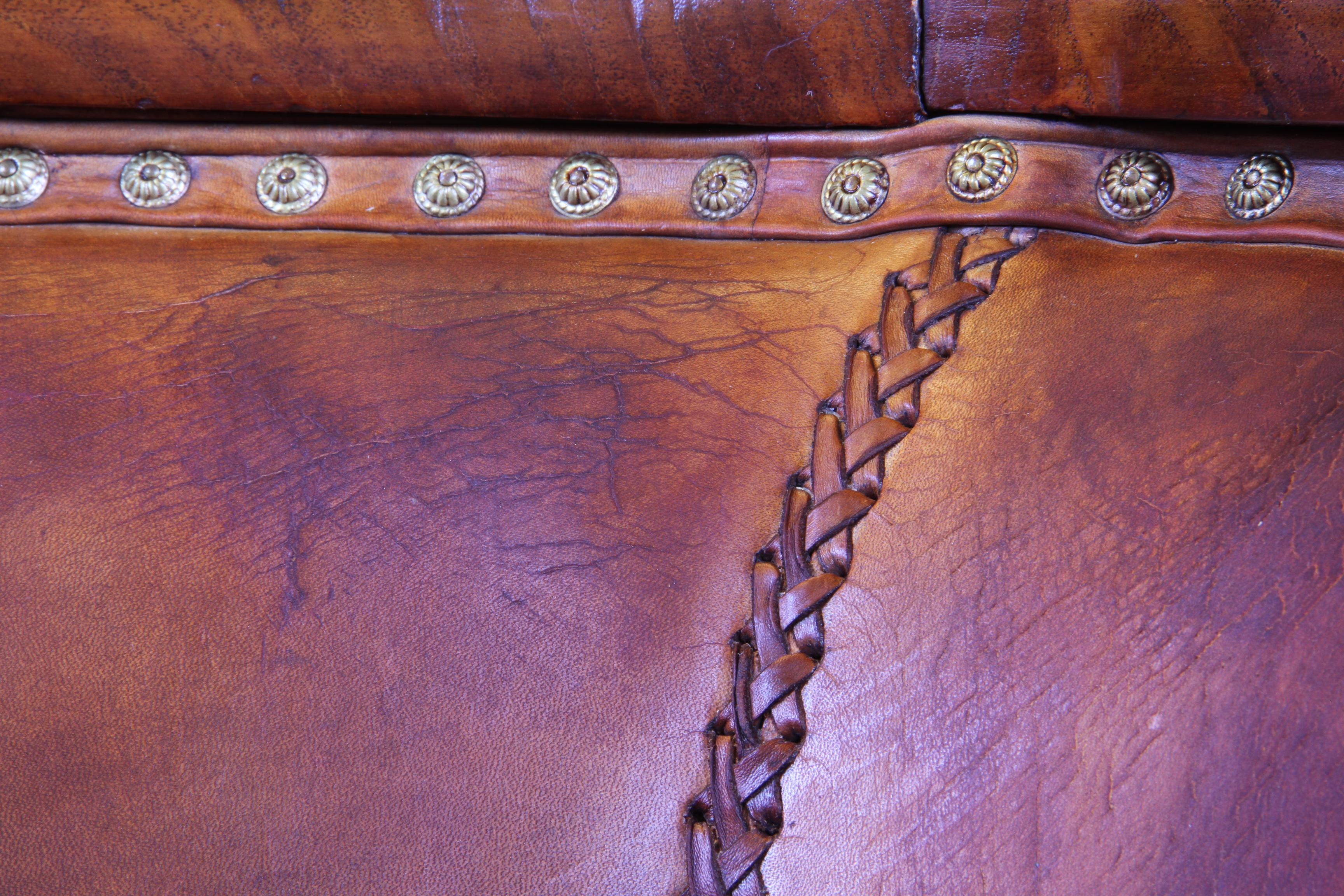 Paire vintage de chaises Club en cuir du début du 20e siècle, Danish Modern Lounge en vente 7