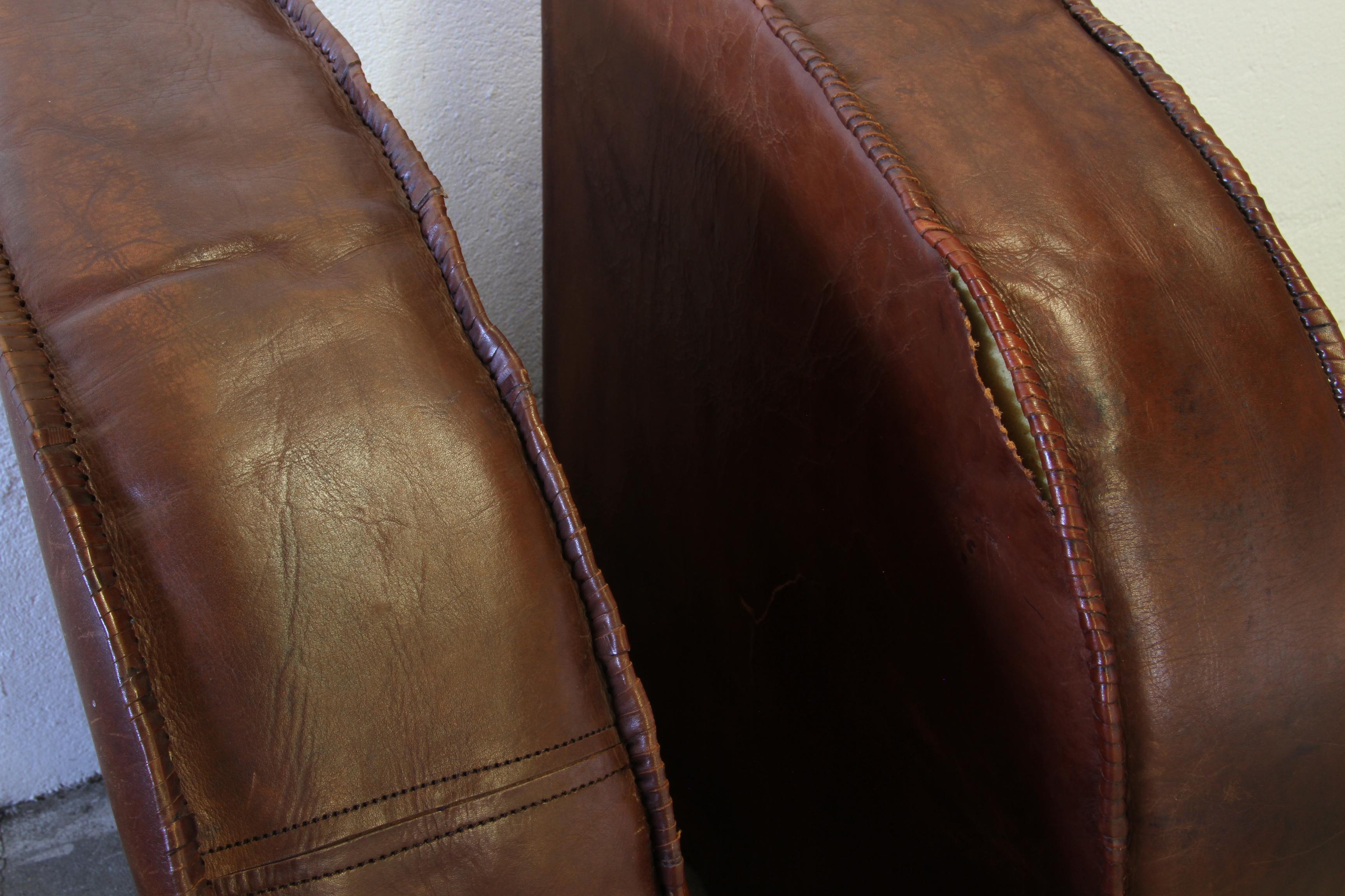 Paire vintage de chaises Club en cuir du début du 20e siècle, Danish Modern Lounge en vente 12