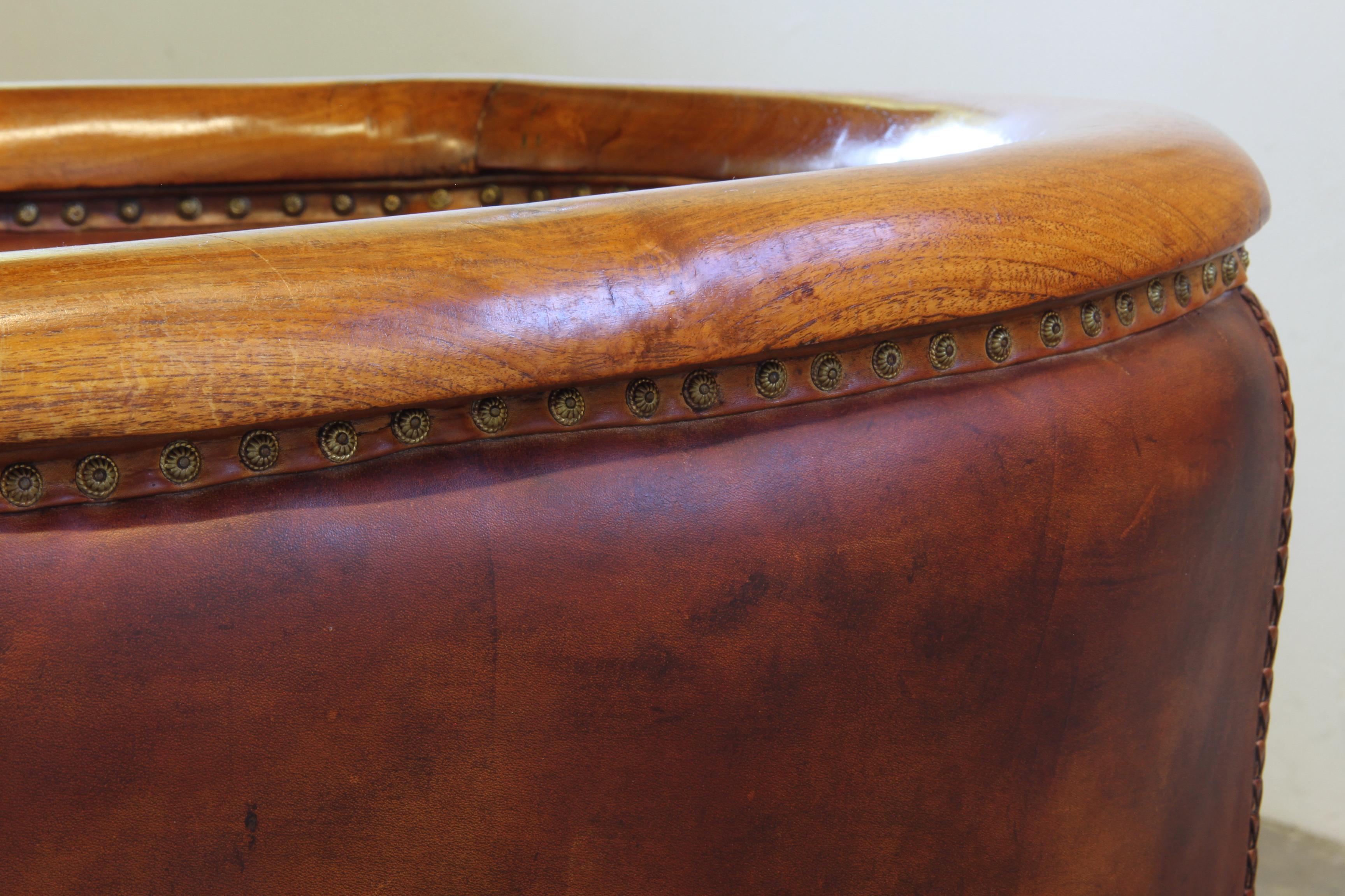 Paire vintage de chaises Club en cuir du début du 20e siècle, Danish Modern Lounge Bon état - En vente à Store Heddinge, DK
