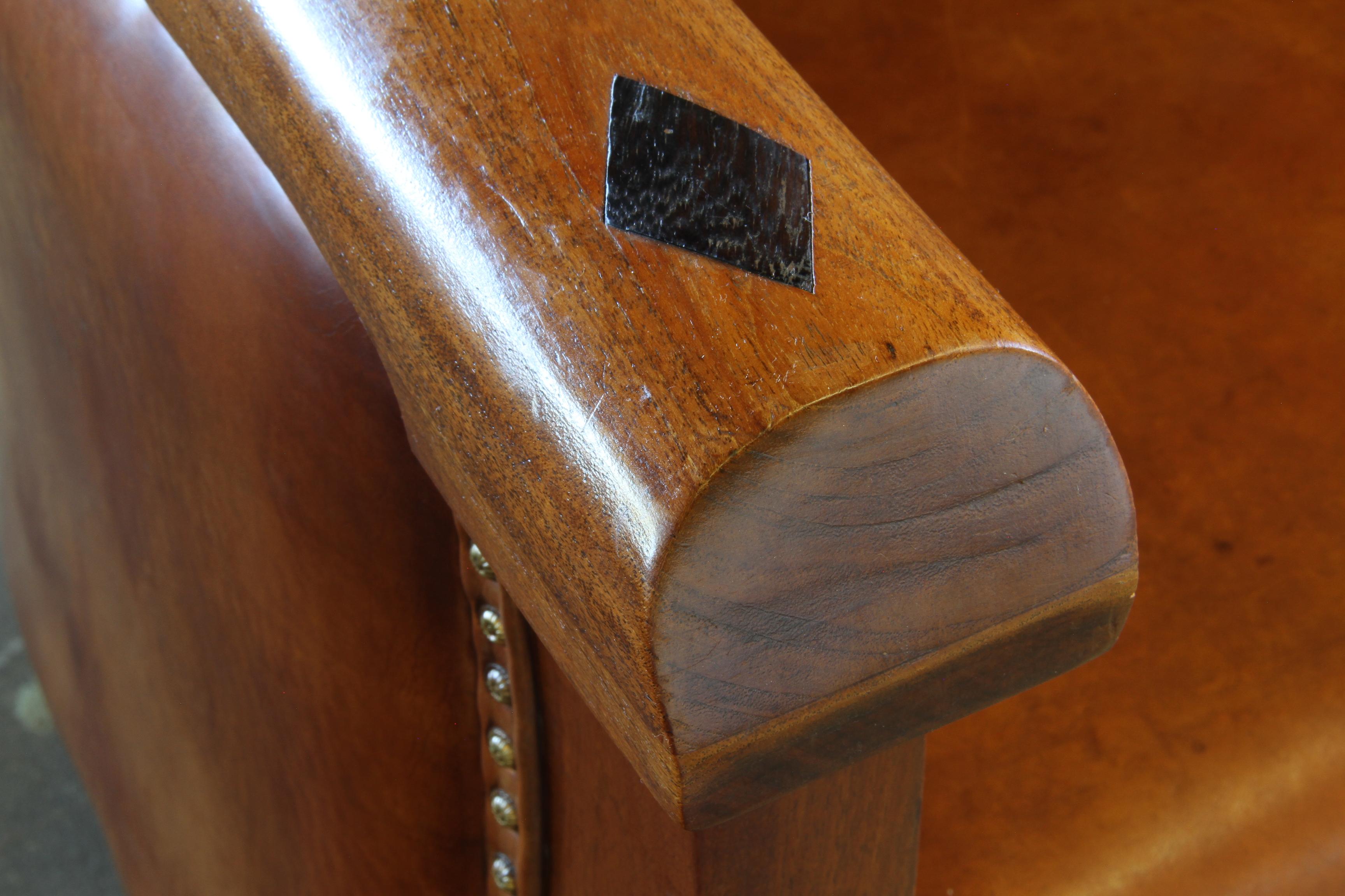 Cuir Paire vintage de chaises Club en cuir du début du 20e siècle, Danish Modern Lounge en vente