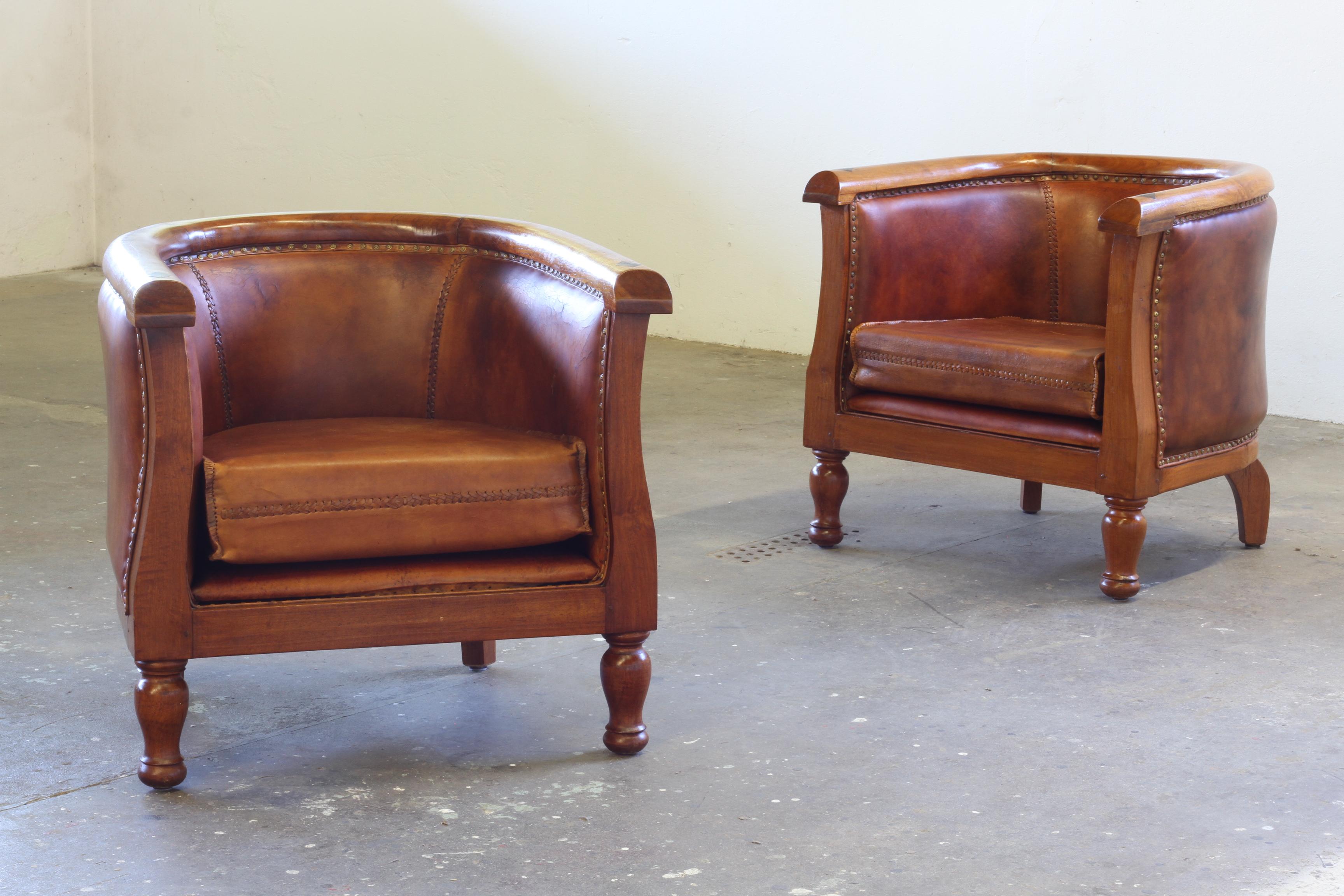 Paire vintage de chaises Club en cuir du début du 20e siècle, Danish Modern Lounge en vente 2