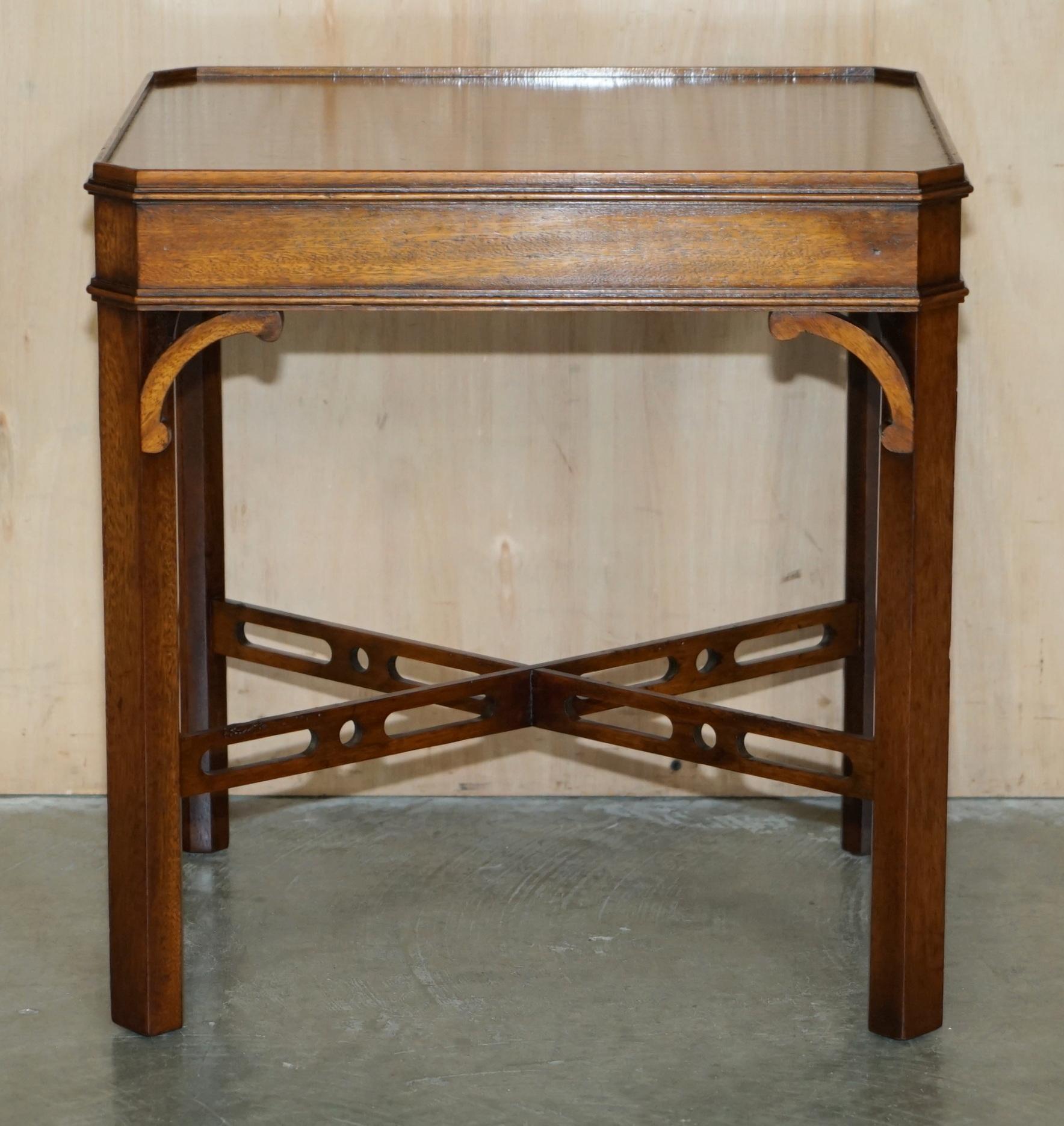 British VINTAGE PAIR OF ENGLISH MAHOGANY THOMAS CHIPPENDALE STYLE SIDE END LAMP TABLEs For Sale