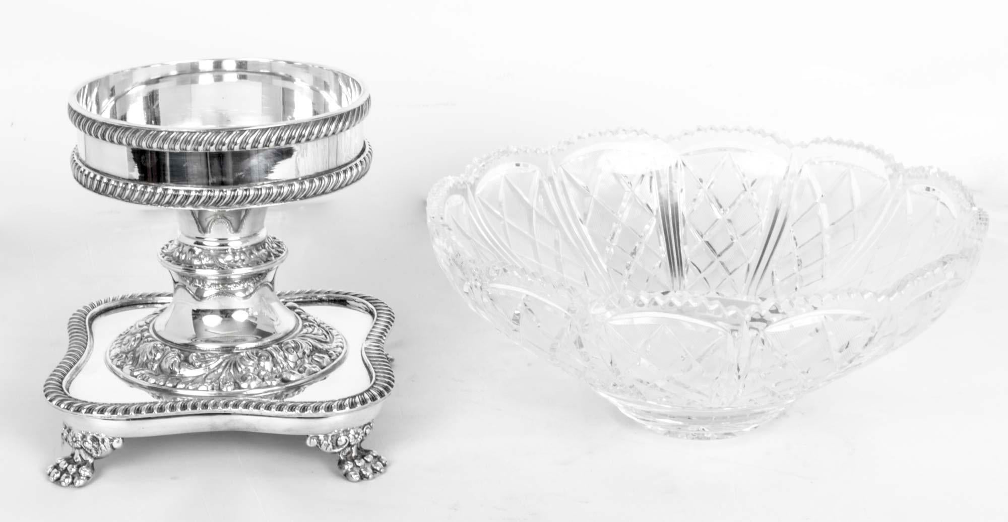 Paar englische versilberte und geschliffene Vintage-Glaskommoden, 20. Jahrhundert im Angebot 2
