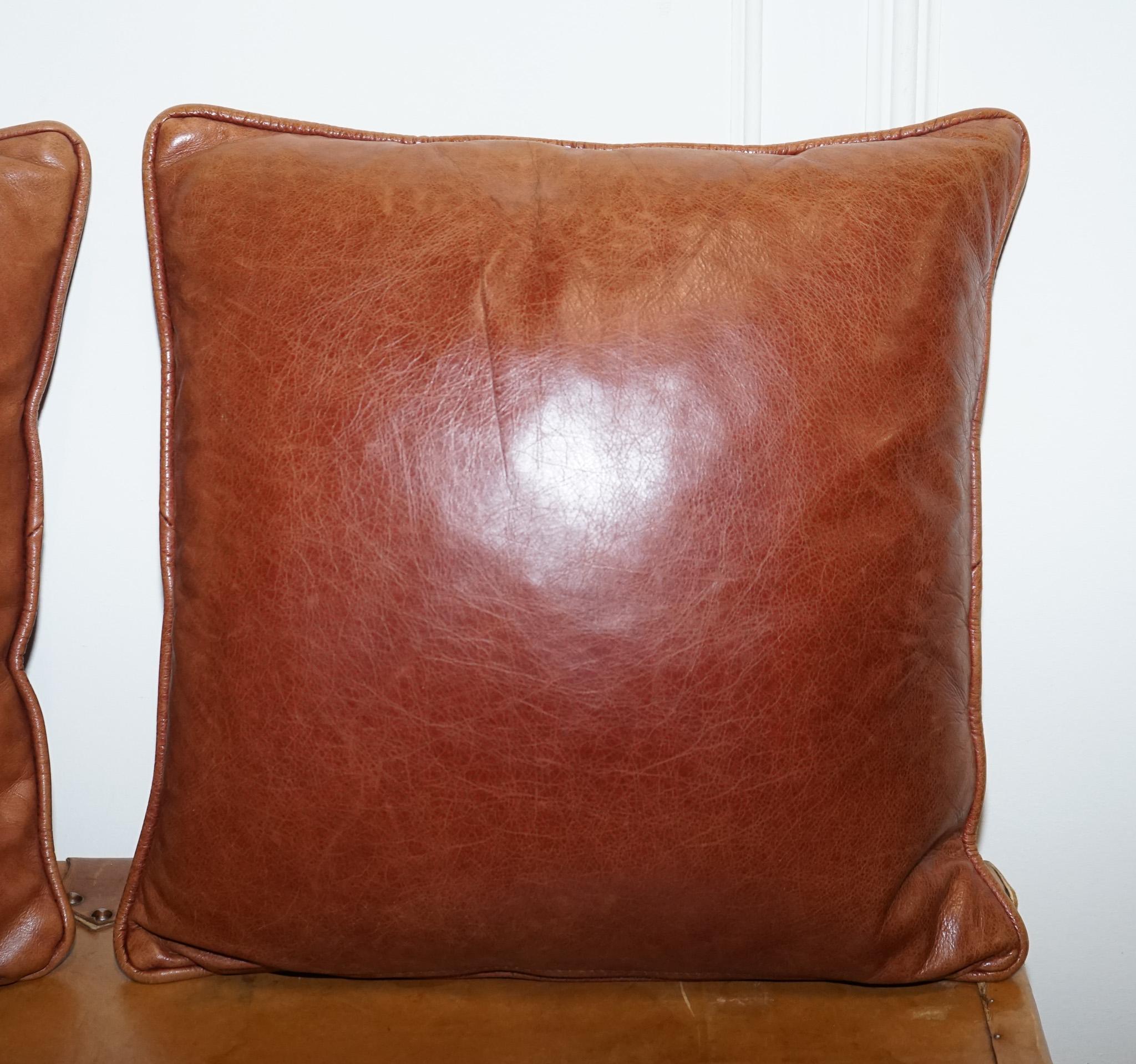 VINTAGE PAIR OF FEATHER FiLLED CHESTNUT BROWN LEATHER & FABRIC SCATTER CUSHIONS In Good Condition For Sale In Pulborough, GB