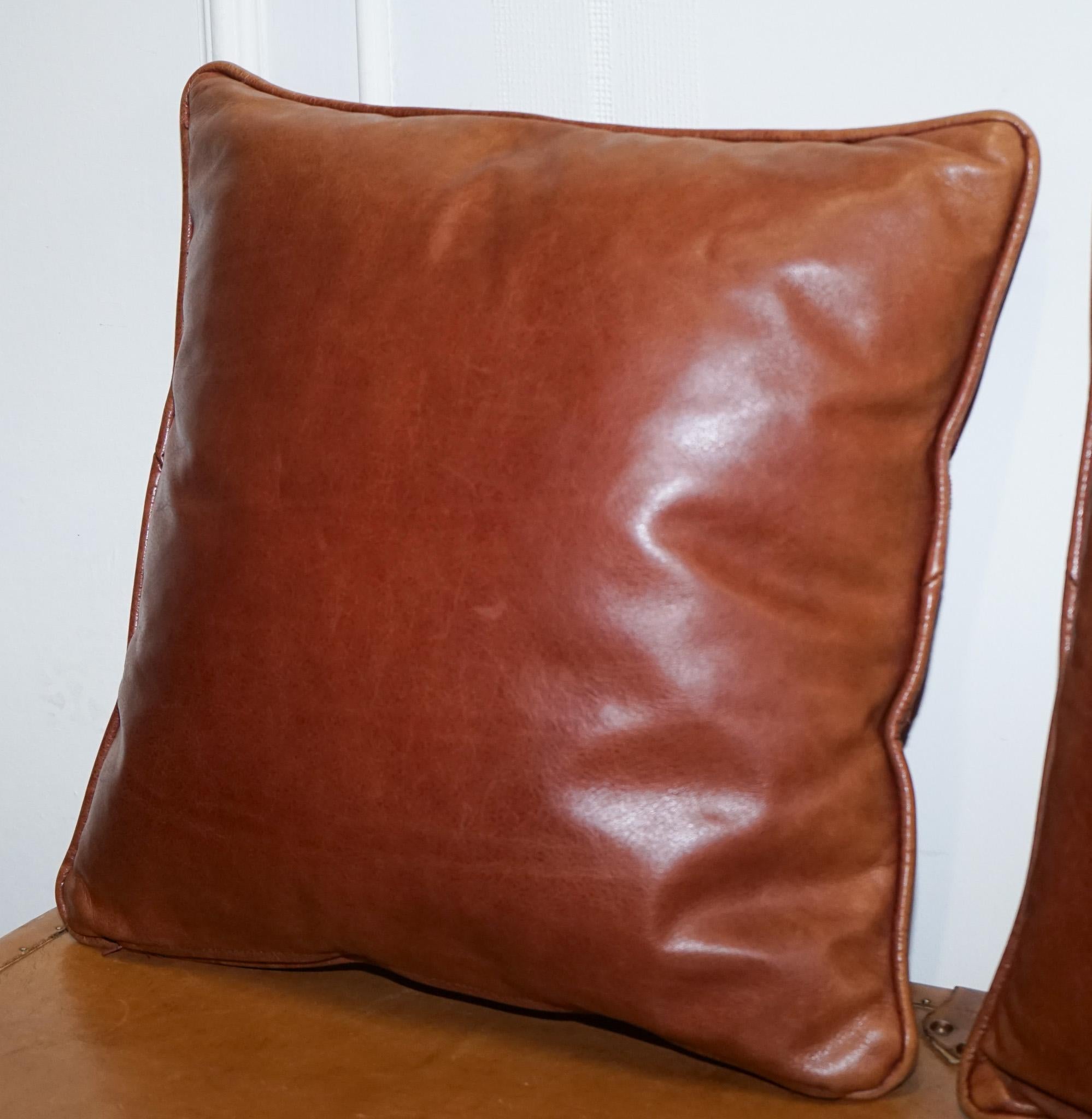 20th Century VINTAGE PAIR OF FEATHER FiLLED CHESTNUT BROWN LEATHER & FABRIC SCATTER CUSHIONS For Sale