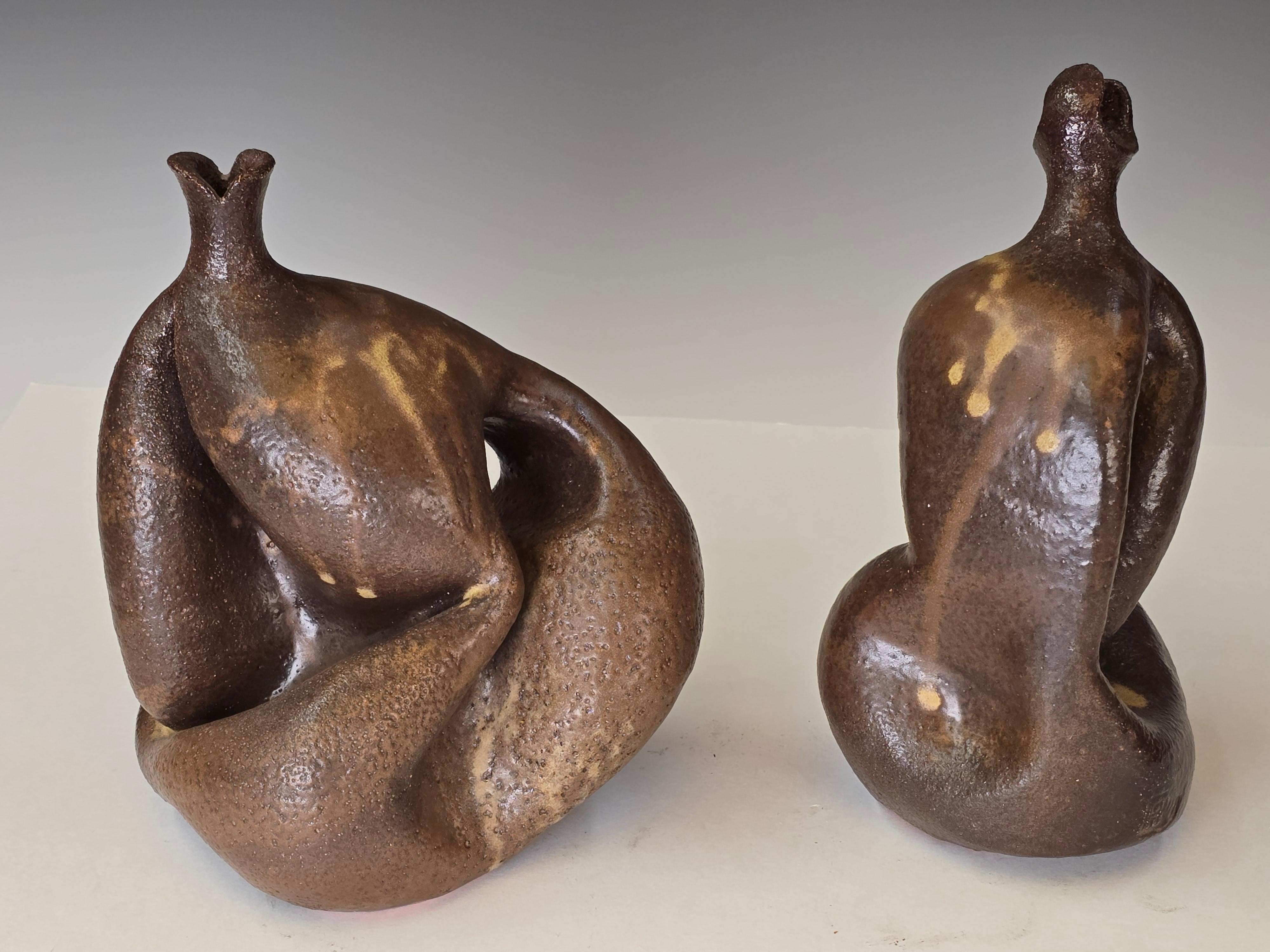 Vernissé Paire de vases figuratifs abstraits en Studio Pottery en vente