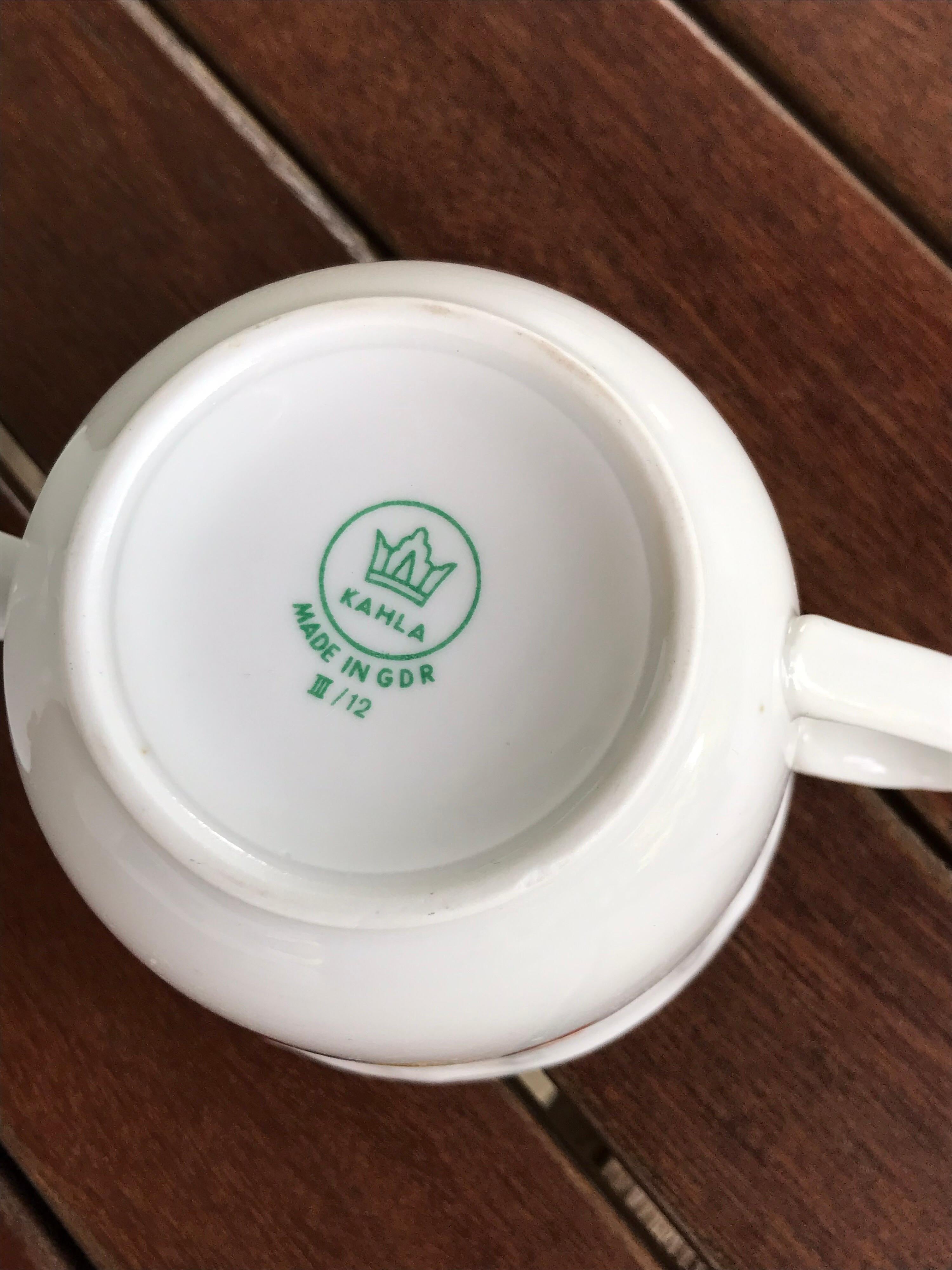 Paar feine Kahla-Teekanne aus Porzellan mit mehrfarbigem, geblümtem Design (Deutsch) im Angebot