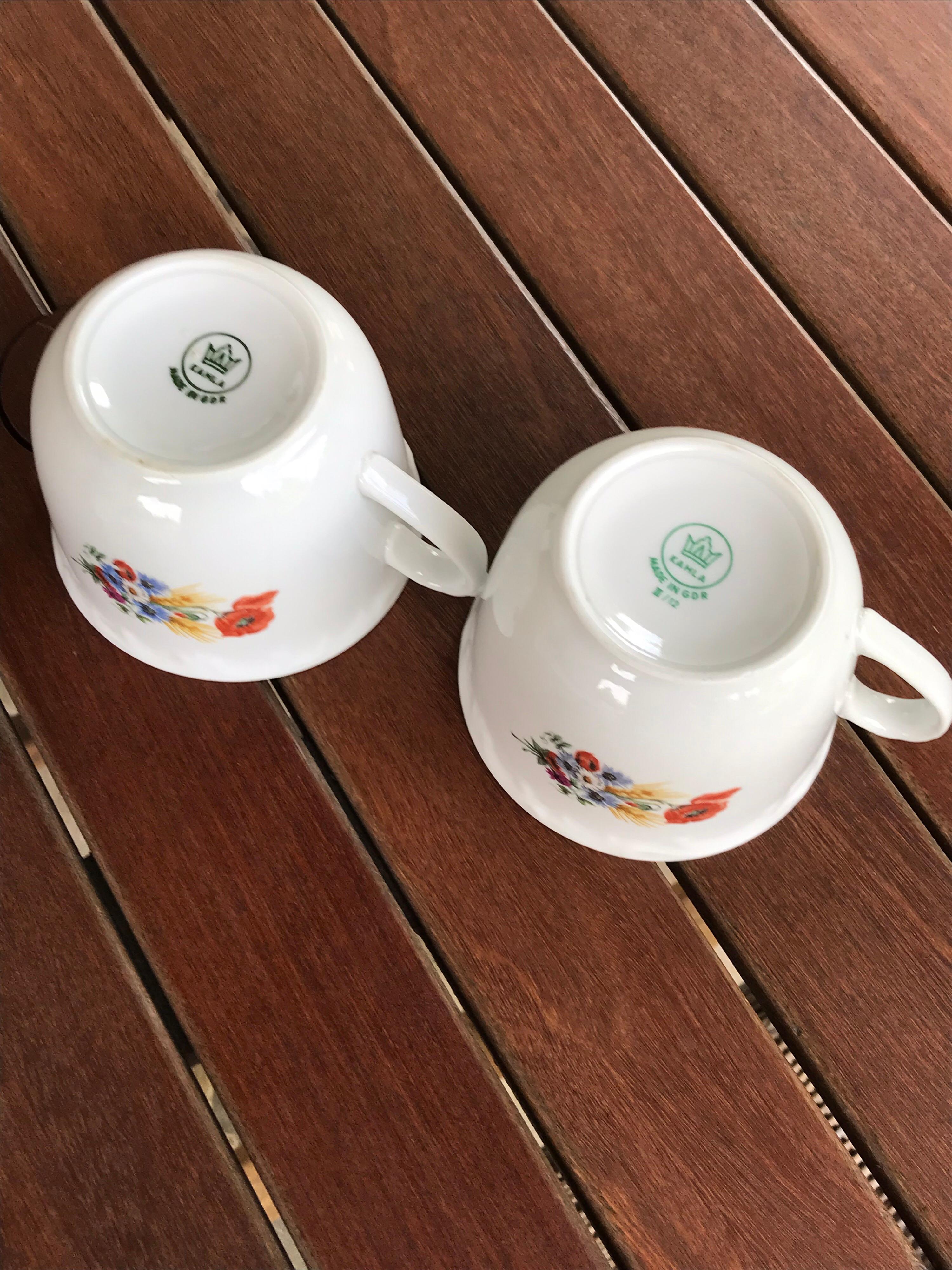 Paar feine Kahla-Teekanne aus Porzellan mit mehrfarbigem, geblümtem Design im Zustand „Gut“ im Angebot in Lábatlan, HU