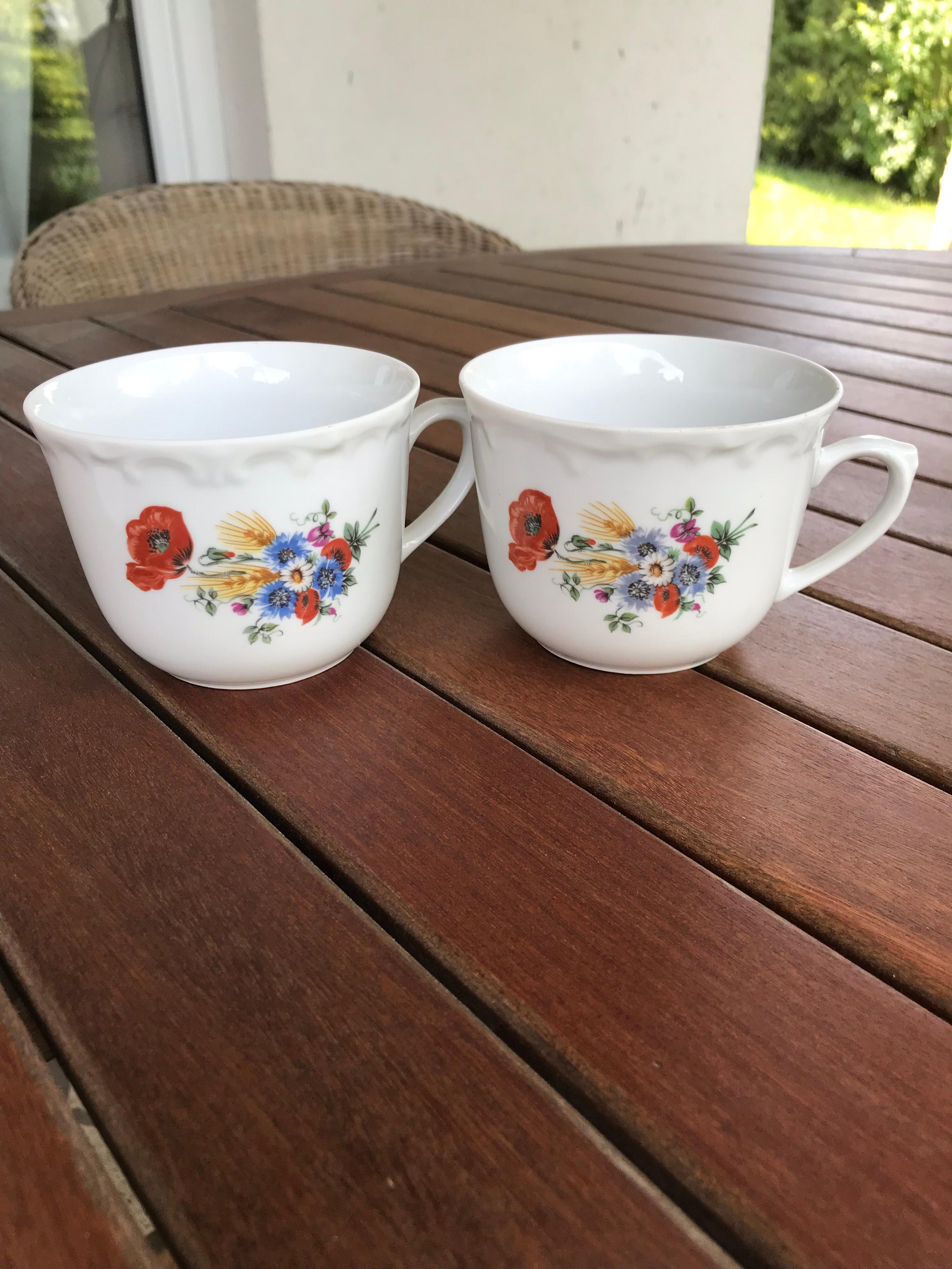 German Vintage Pair of Fine Porcelain Kahla Tea Cups with Multi-Color Floral Design For Sale
