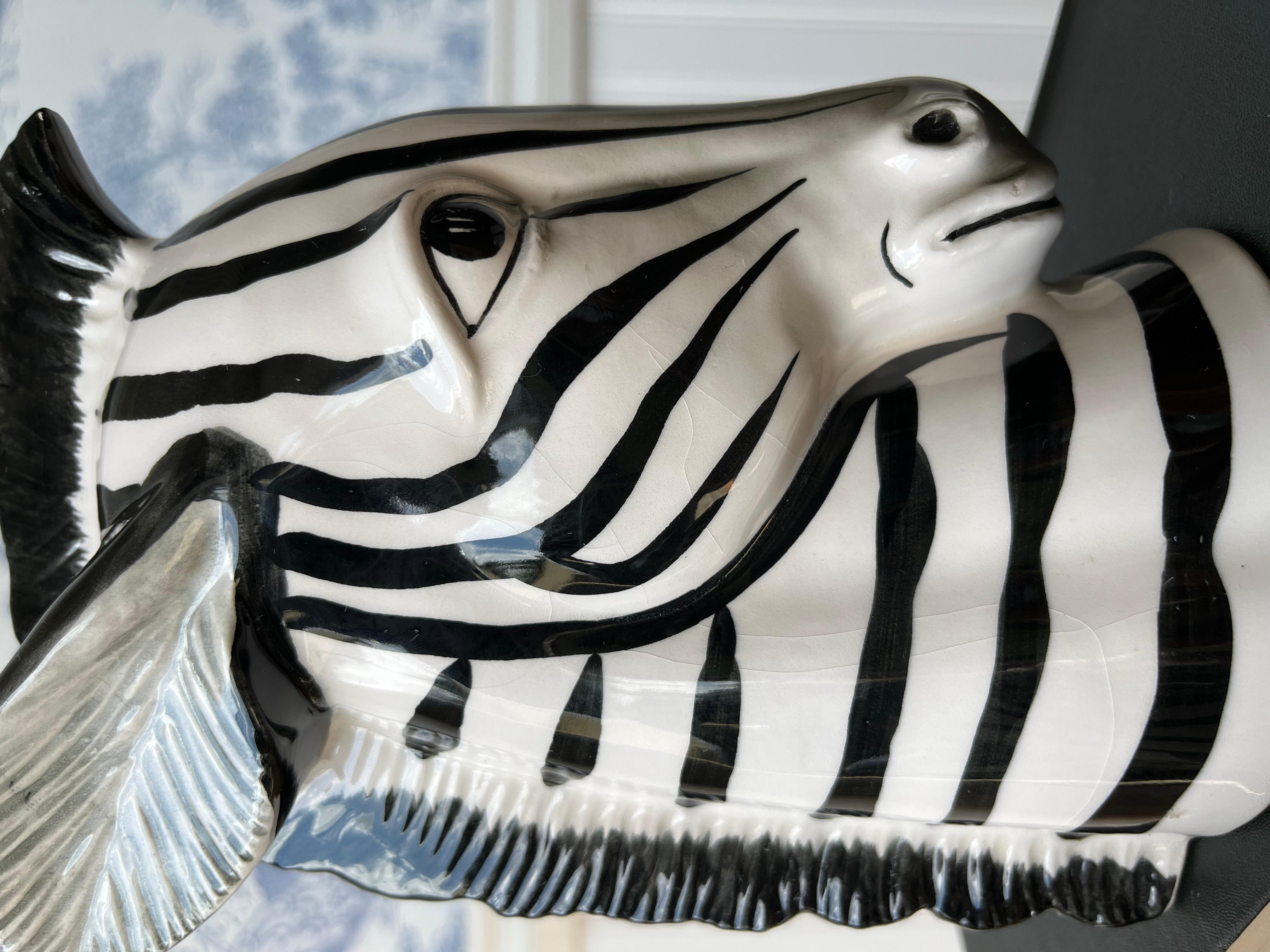 Fine XX secolo Coppia vintage di fermalibri Zebra in ceramica dipinti a mano di Fitz and Floyd in vendita