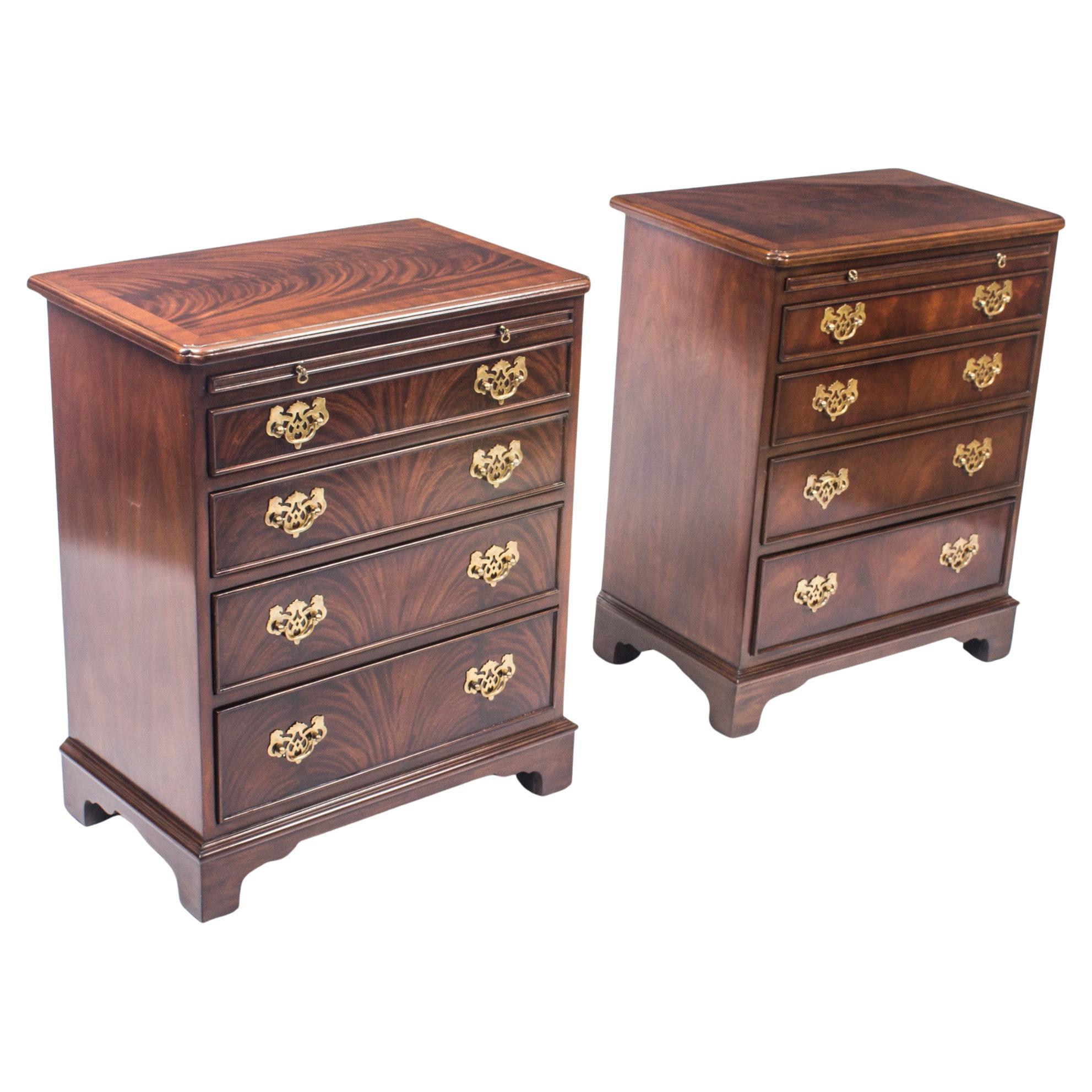 Vintage Pair of Flame Mahogany Bedside Chests Cabinets With Slides 20th Century For Sale
