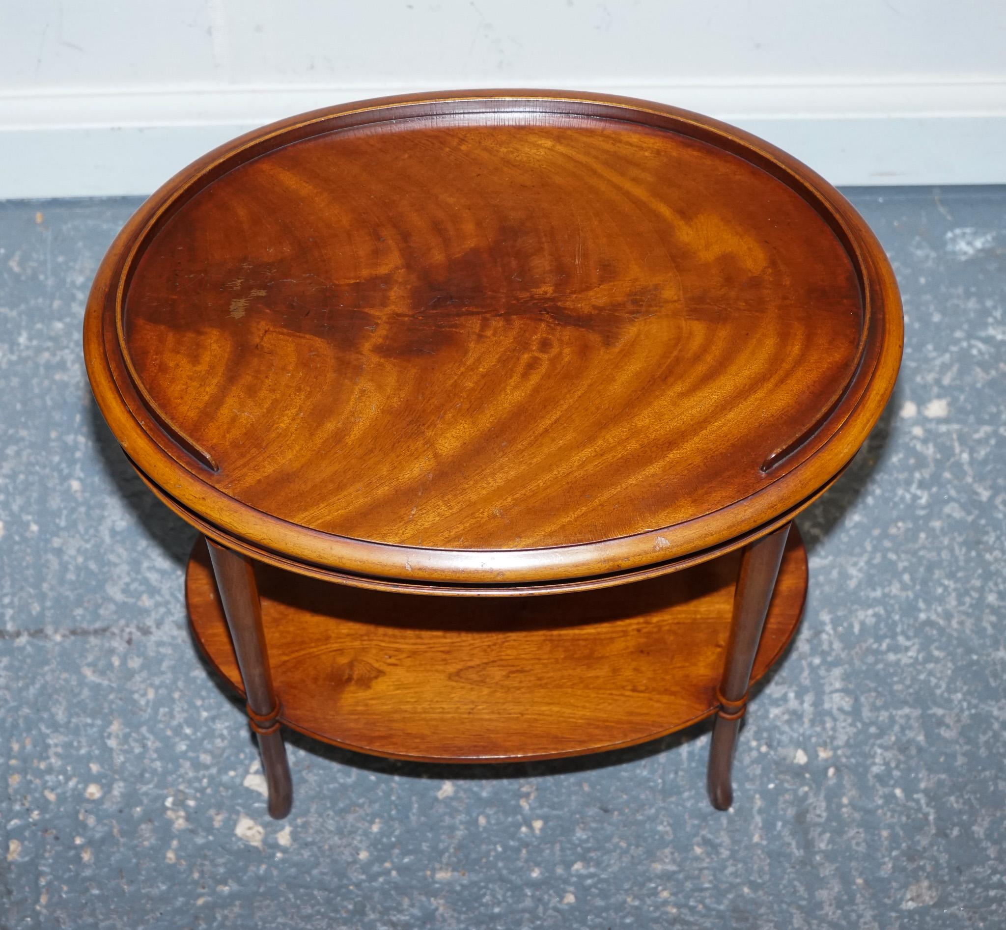 VINTAGE PAIR OF FLAMED MAHOGANY OVAL SIDE END WINE LAMP TABLE GALLERY RAiL TOP For Sale 5