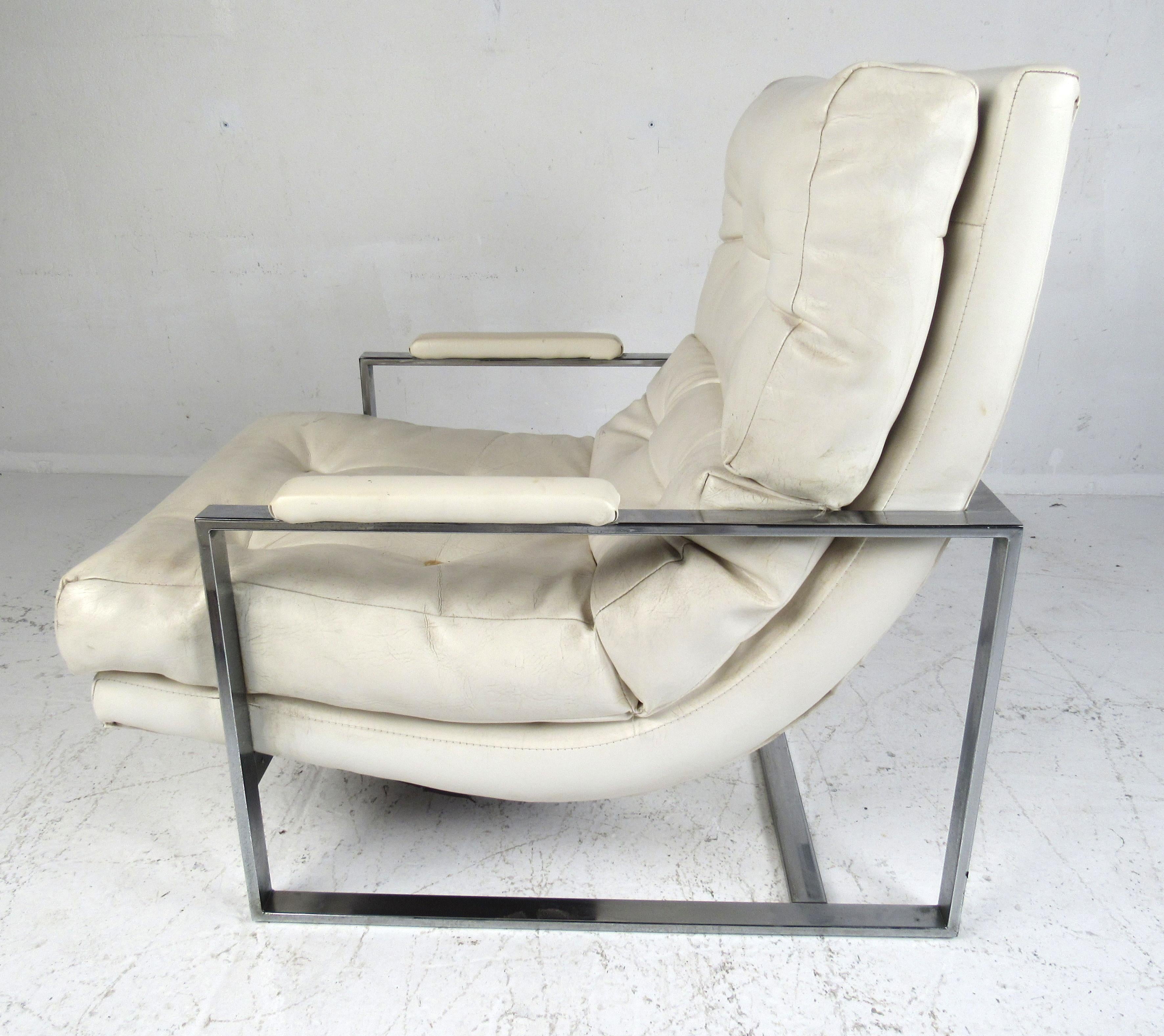 American Vintage Pair of Flat Bar Chrome and Vinyl Lounge Chairs For Sale