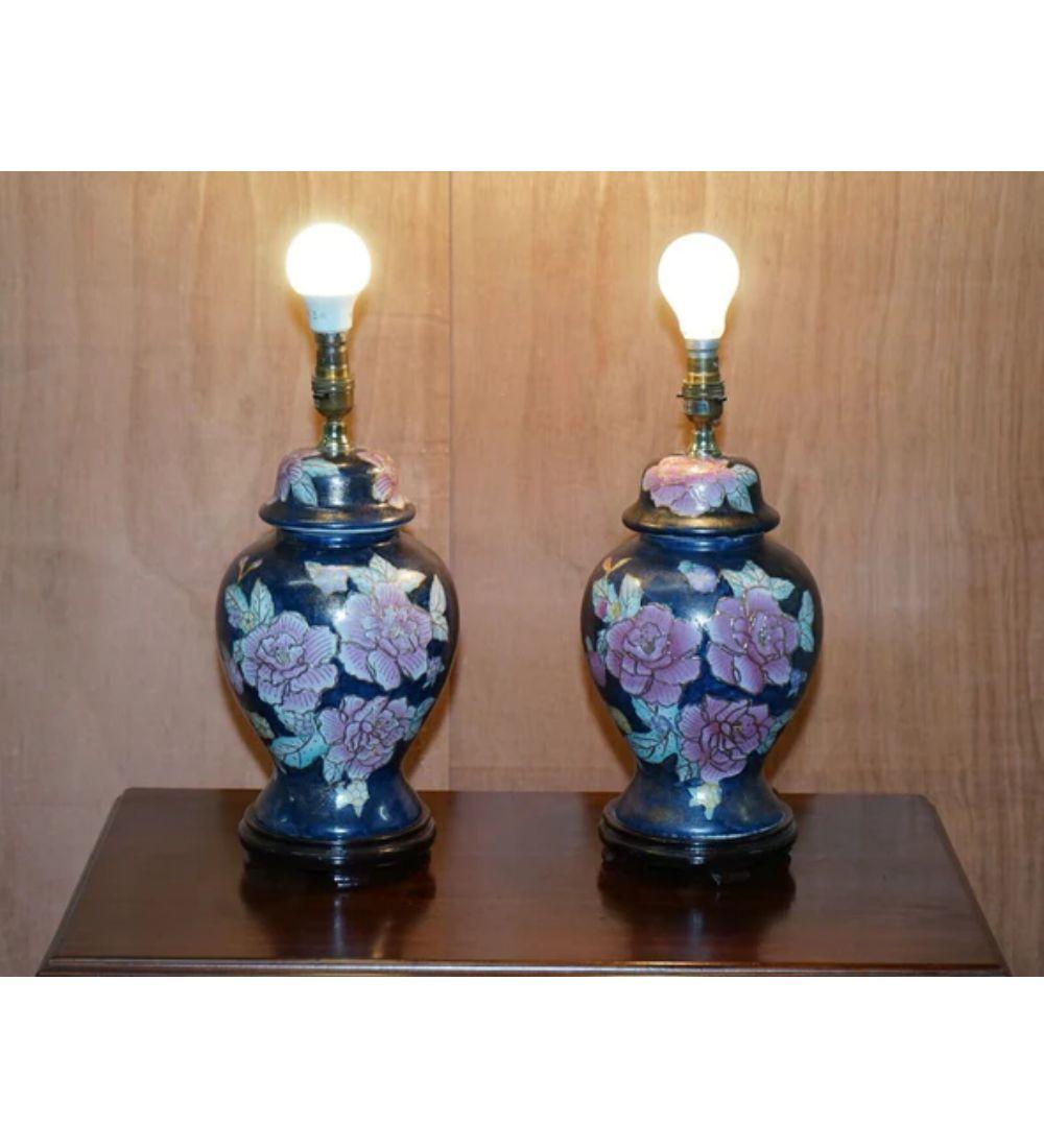 We are delighted to offer for sale these beautiful vintage hand painted lamps.


Dimension: Ø 64 x H 44 cm.