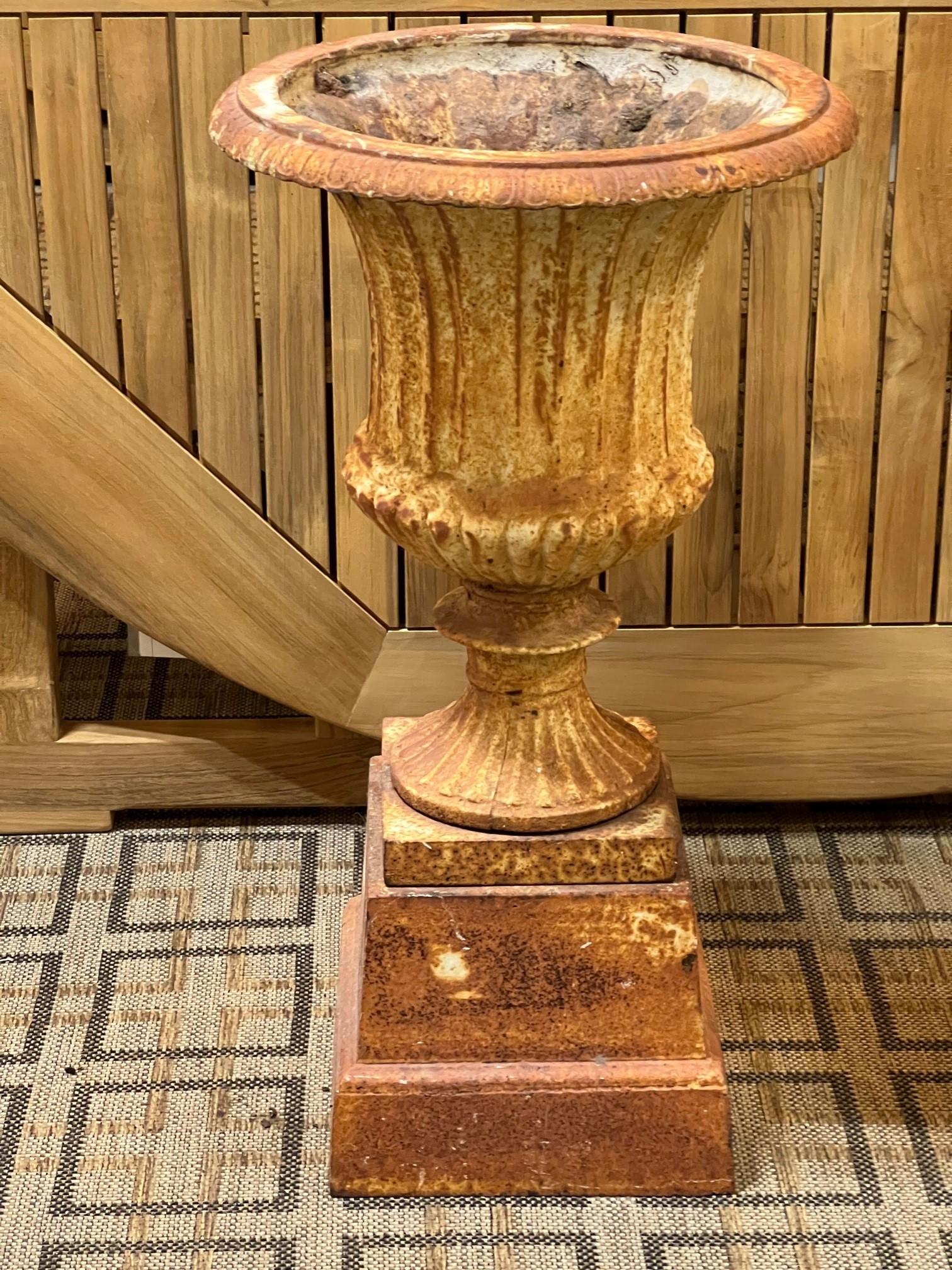 Vintage Pair of Fluted Cast Iron Urns on Square Bases In Good Condition For Sale In Stamford, CT