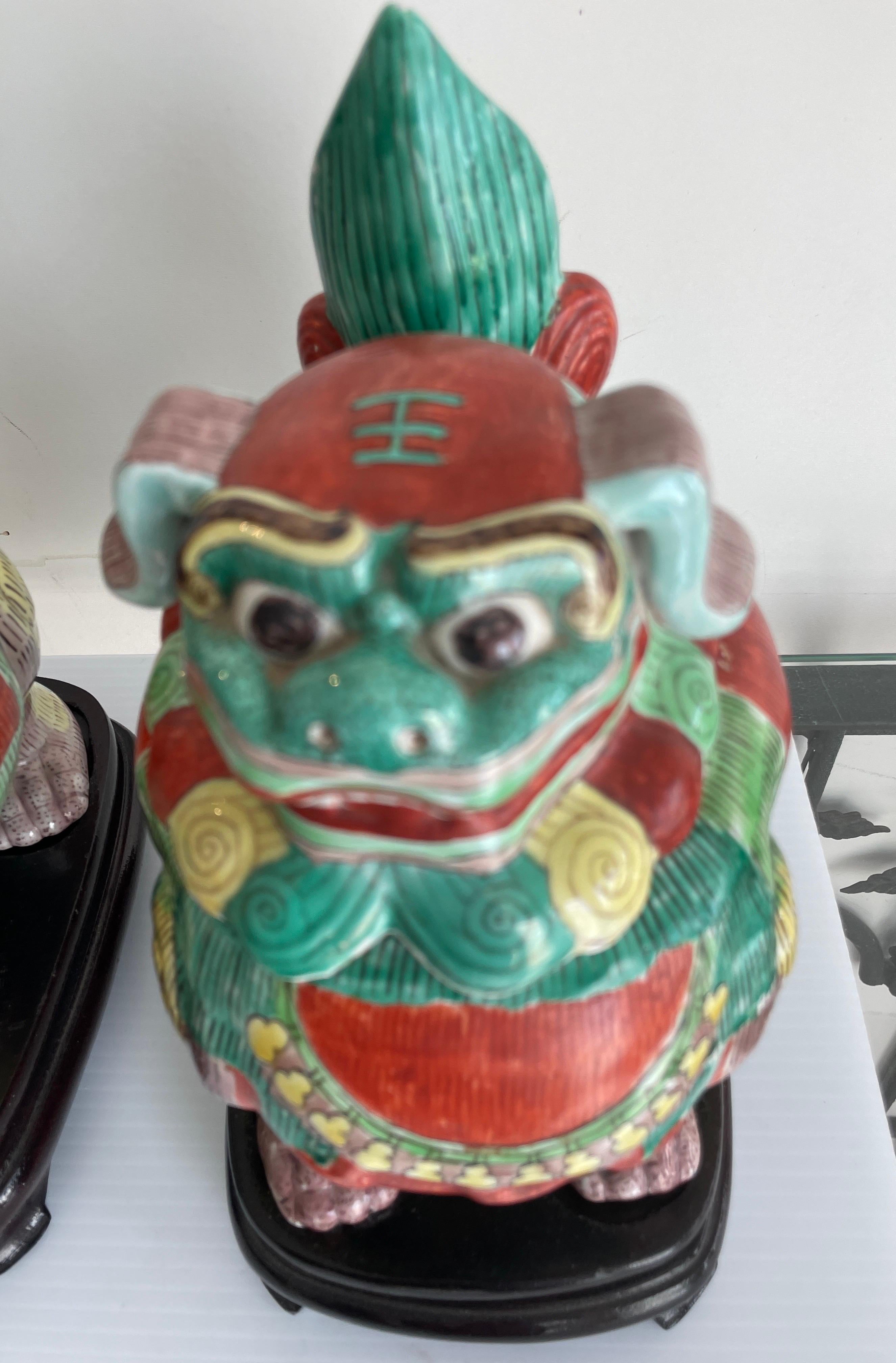 Chinois Paire de boîtes pour chiens Foo sur pied en vente