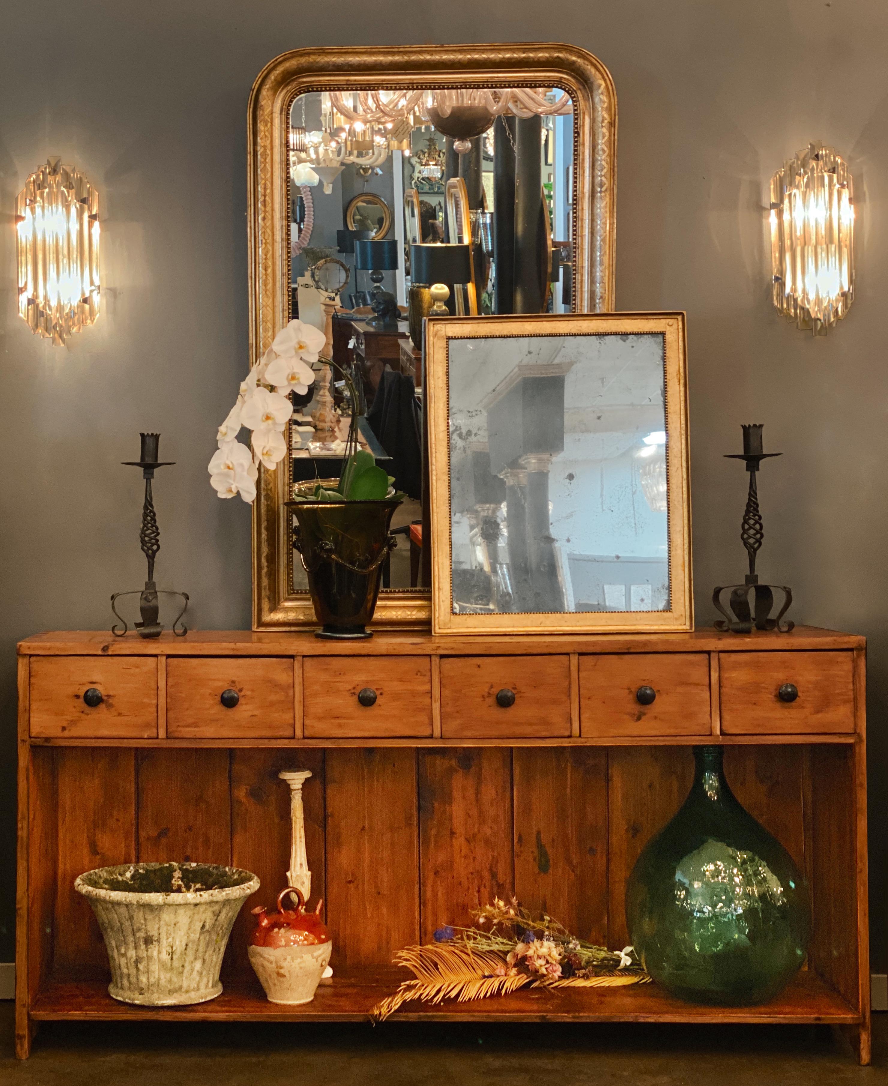 French vintage pair of forged iron candlesticks with spiraling stems and four curving legs. Layers of detail showing skilled ironwork bring these accessories to life.