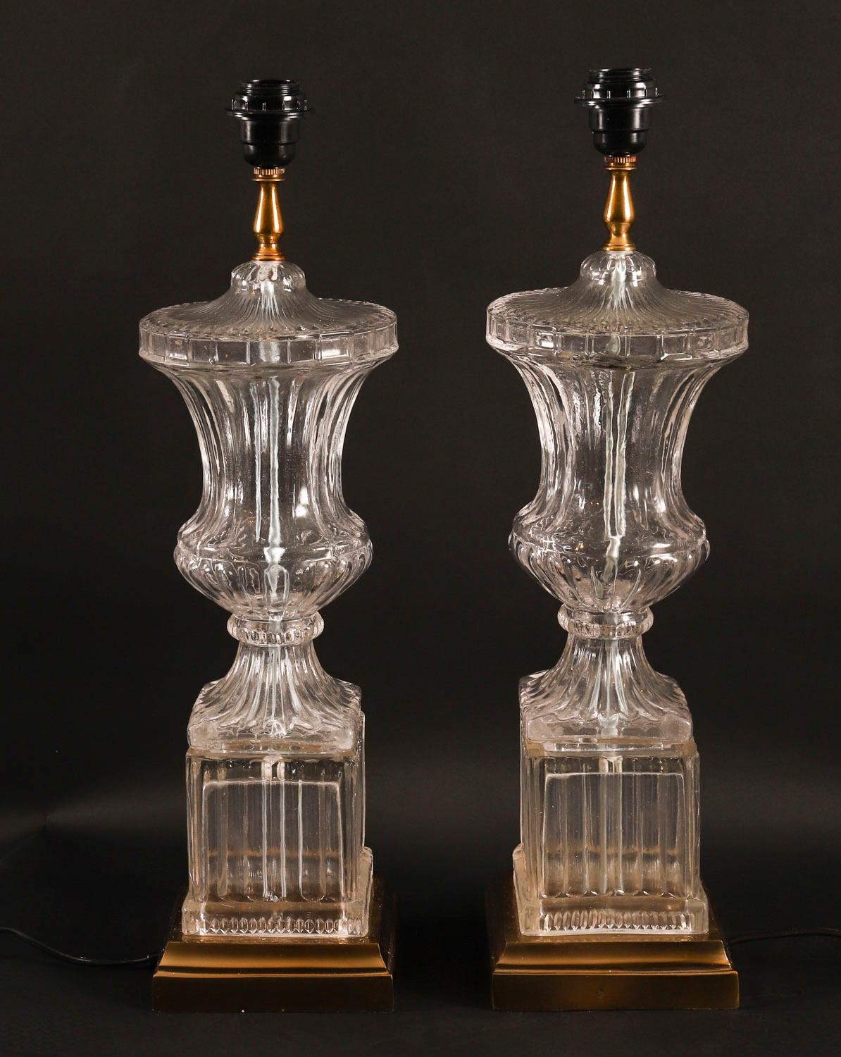 This is an elegant pair of vintage French ormolu and glass table lamps, mid 20th century in date.

These elegant lamps have a sophisticated moulded glass body with splendid  high-lights. The lamps are in a classical Athenian urn form, decorated with